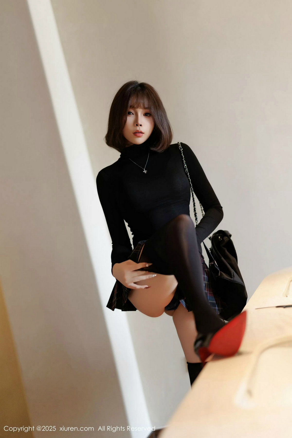 [XiuRen]高清写真图 2025.02.27 No.9944 徐莉芝Booty 黑丝美腿
