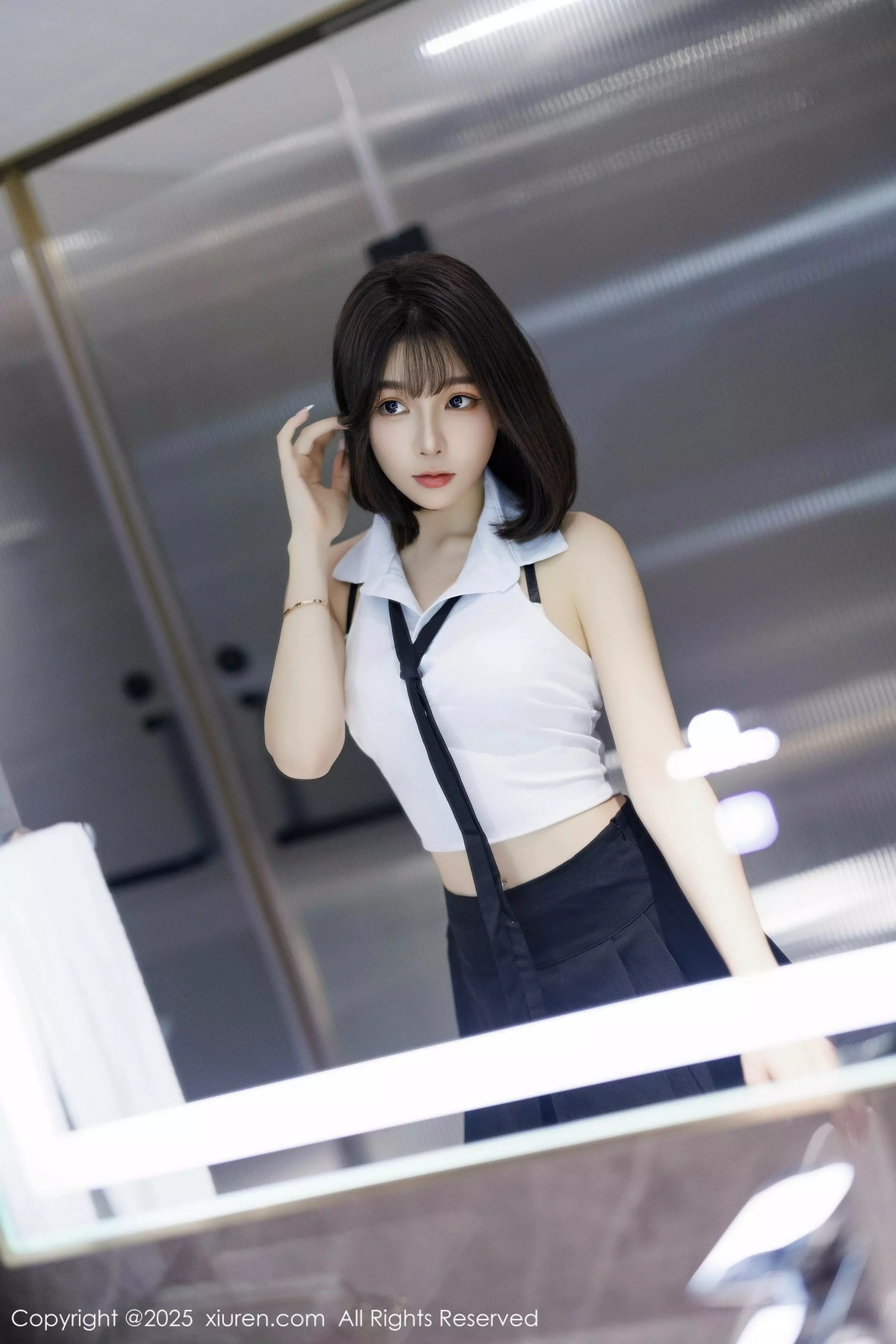 [XiuRen]高清写真图 2025.03.20 No.10048 徐莉芝Booty 婀娜妩媚