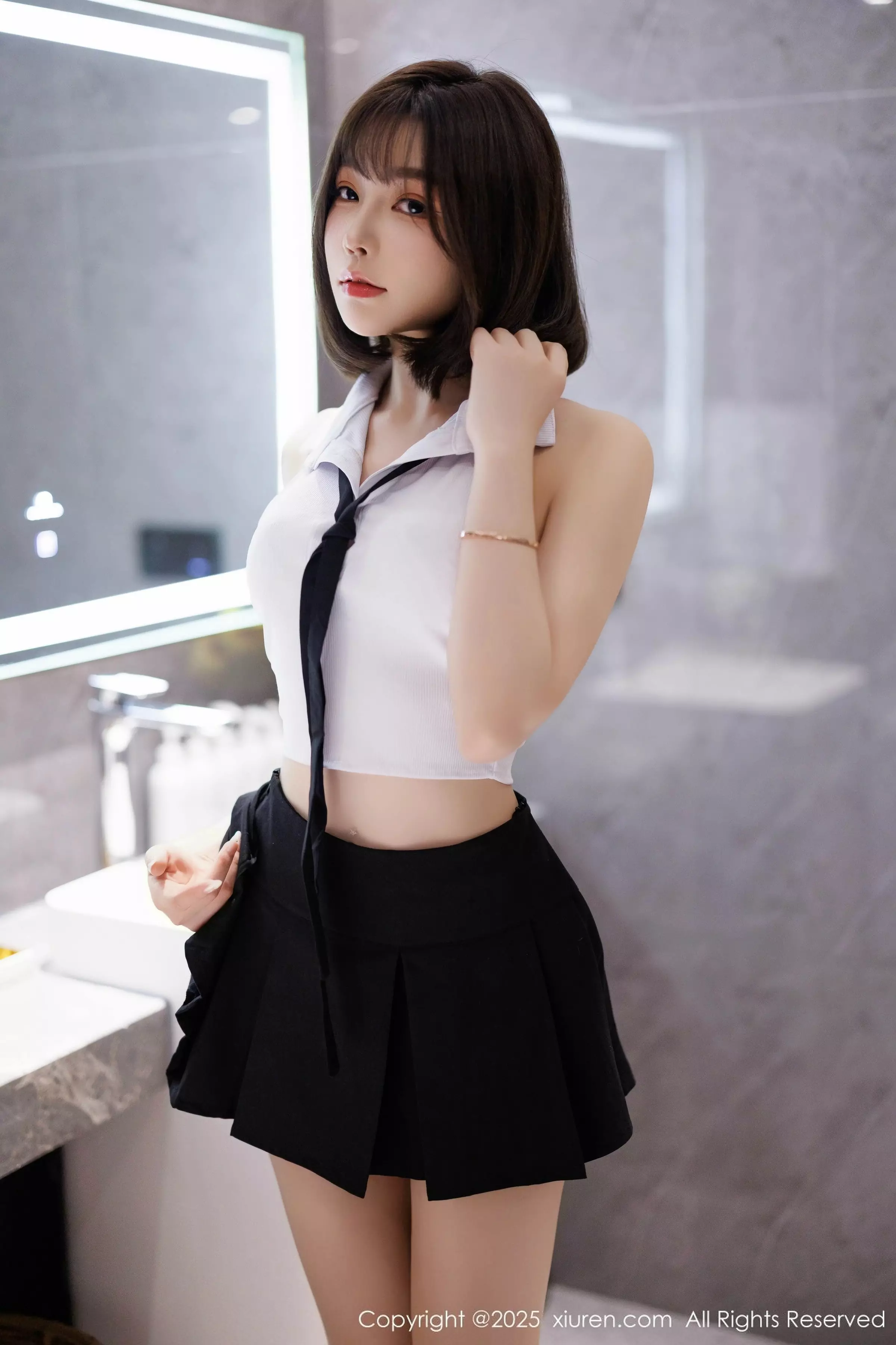 [XiuRen]高清写真图 2025.03.20 No.10048 徐莉芝Booty 婀娜妩媚