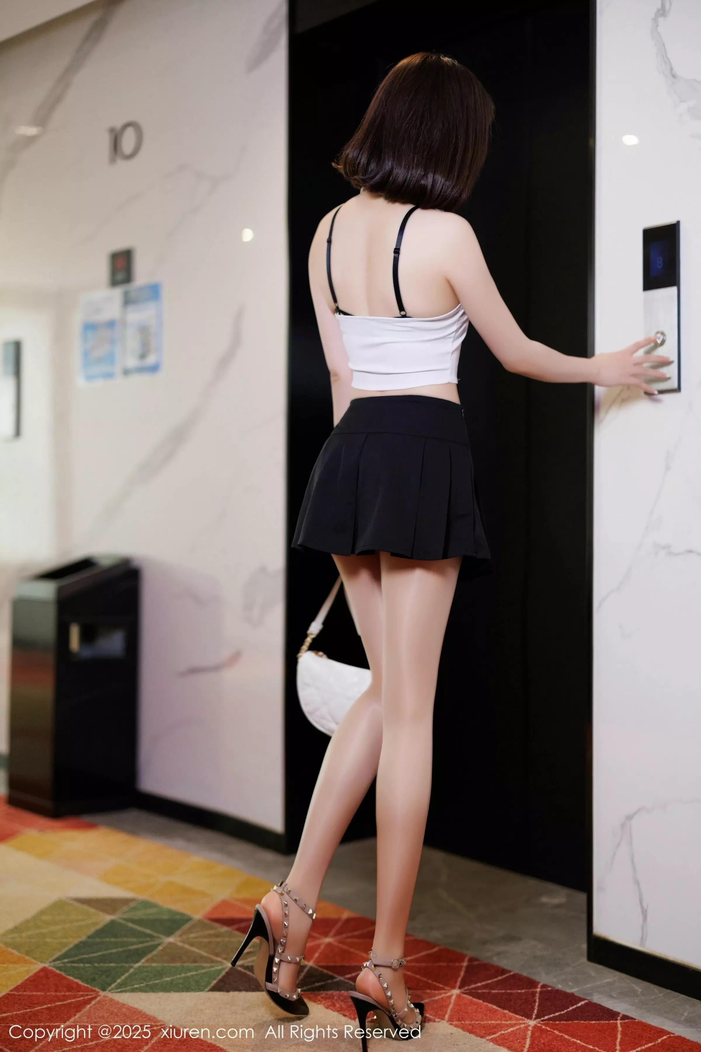 [XiuRen]高清写真图 2025.03.20 No.10048 徐莉芝Booty 婀娜妩媚