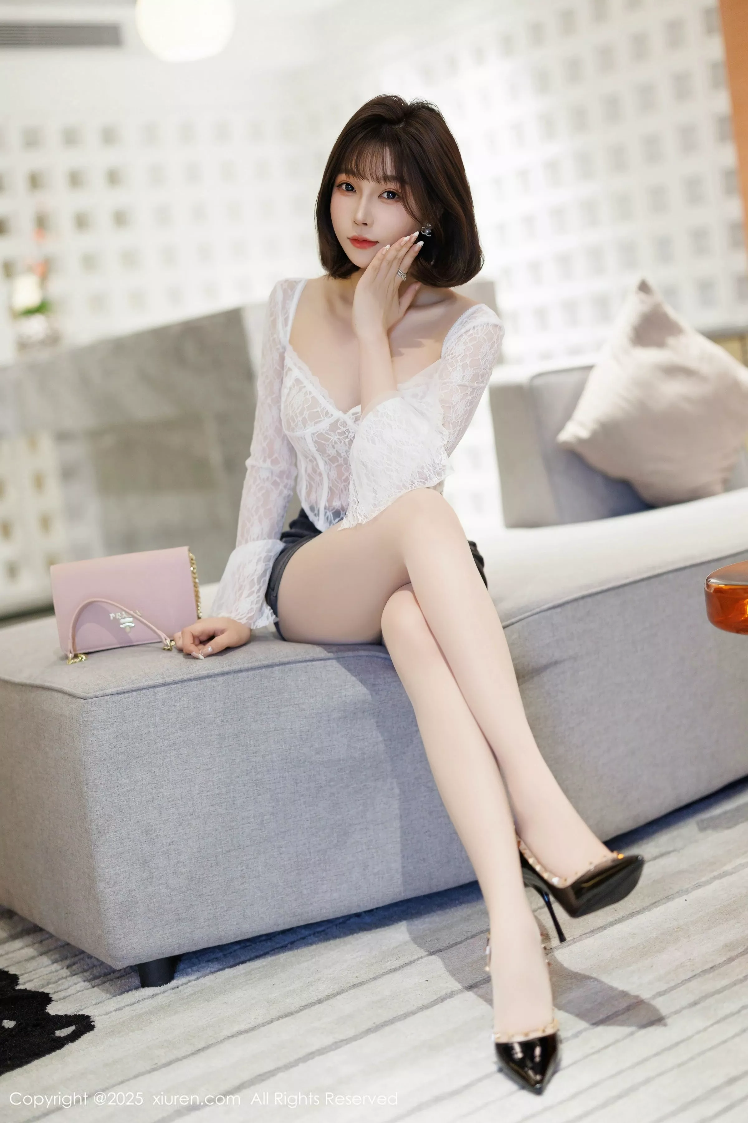 [XiuRen]高清写真图 2025.04.03 No.10113 徐莉芝Booty 诱人白袜