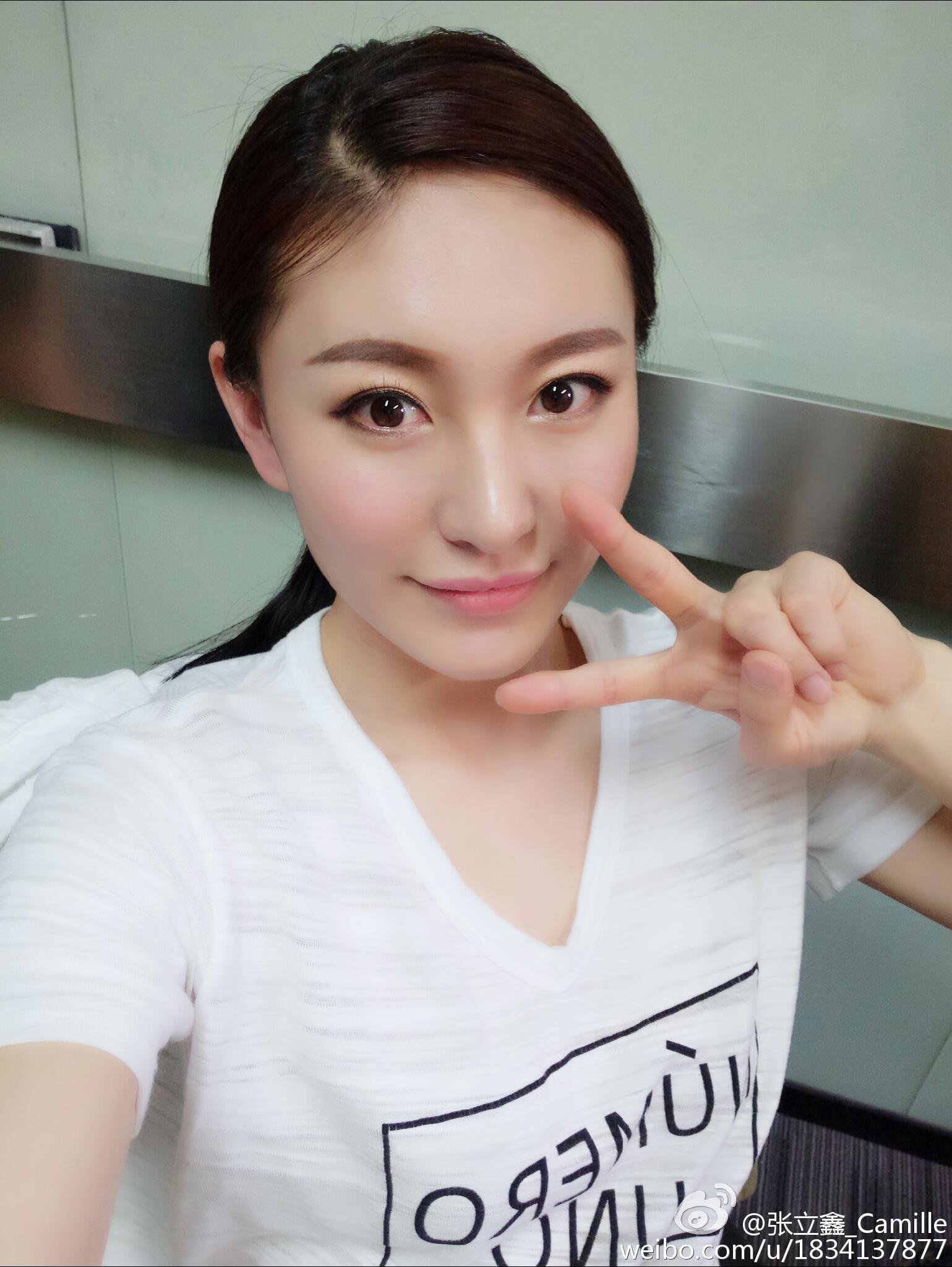 张立鑫Camille 美人儿车模俏丽图片秀
