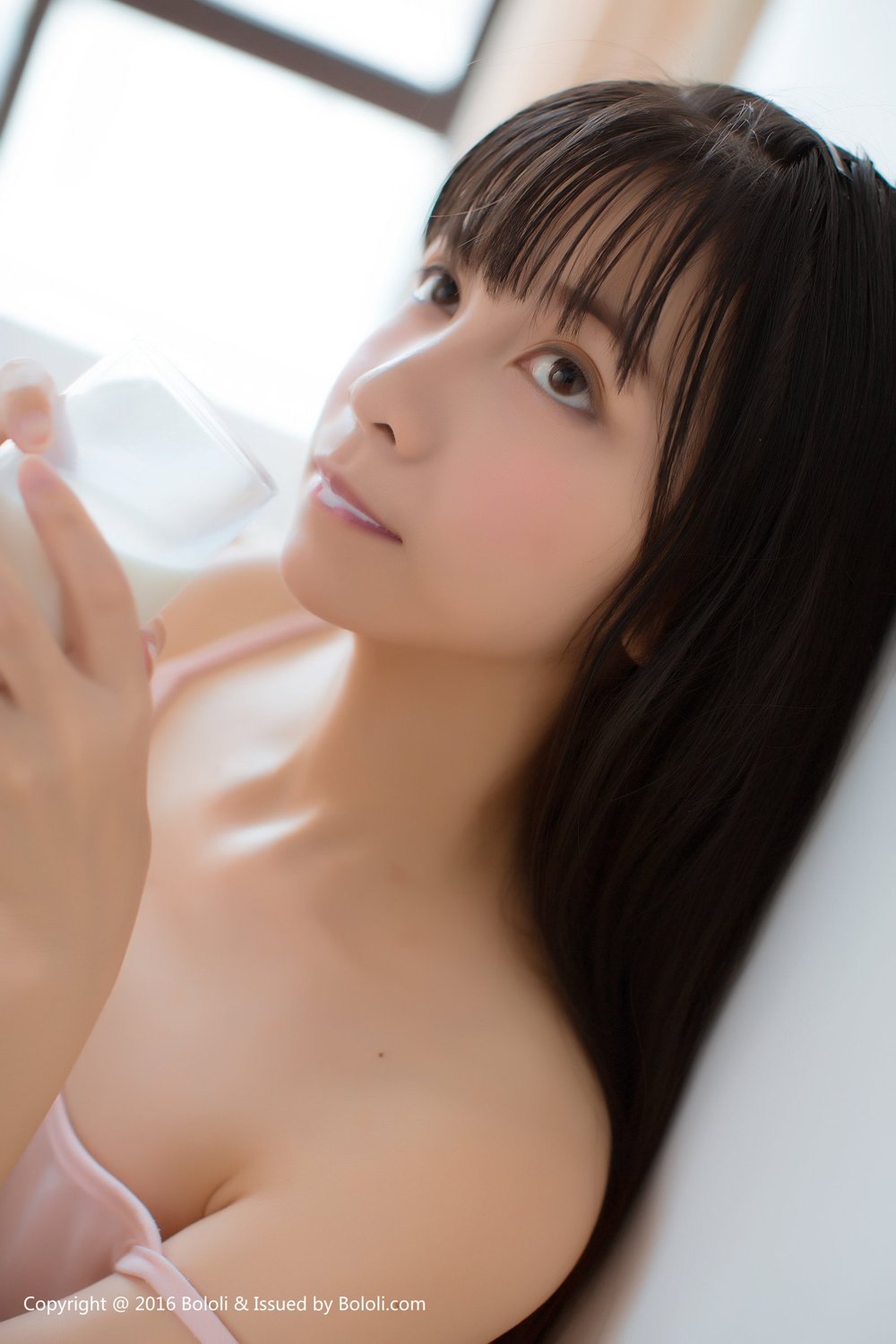 鱼丸 - [BoLoli波萝社新刊]高清写真图 BOL.38 真空睡衣喝奶