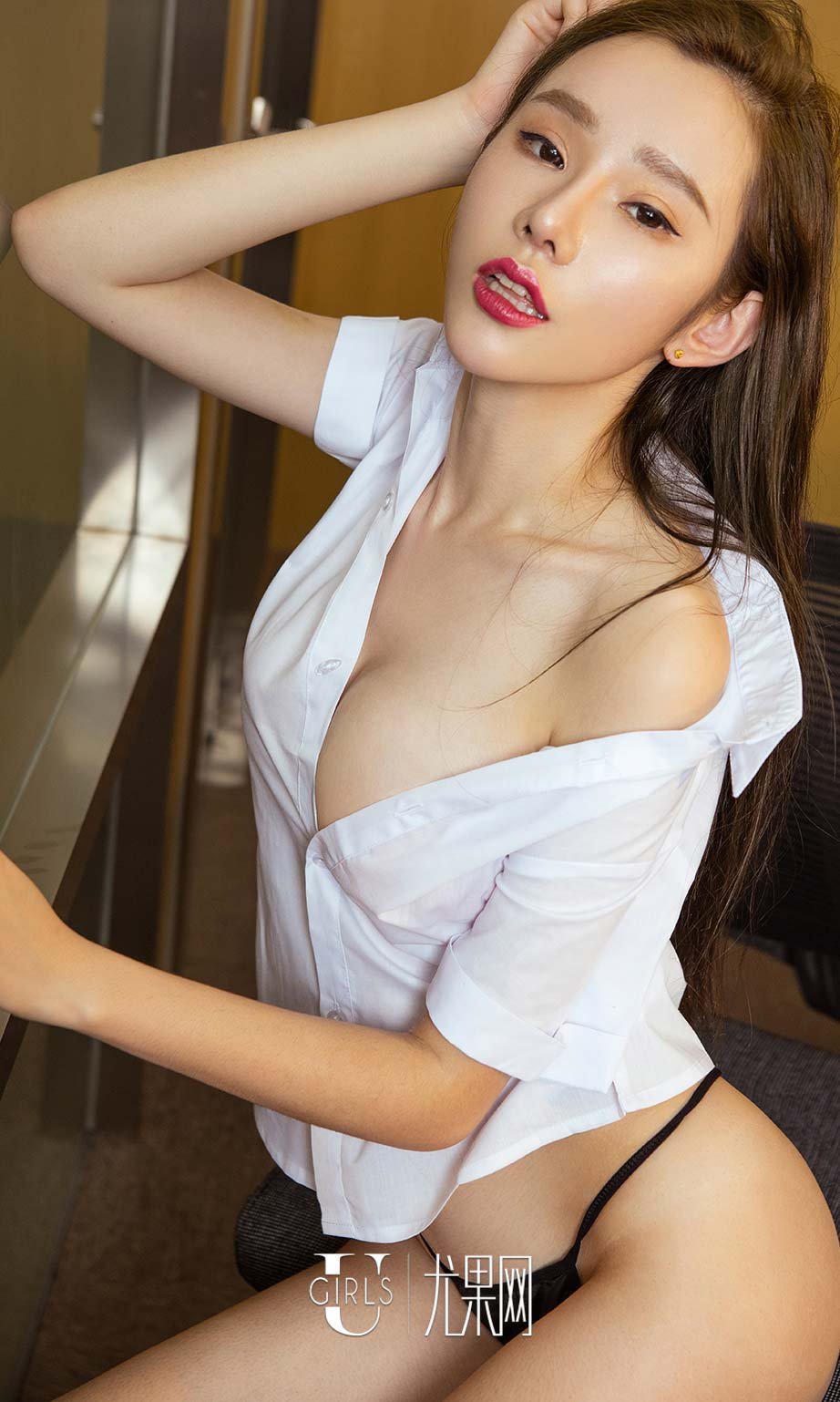 萌琪琪 [爱尤物]高清写真图VOL.516 琪幻OL