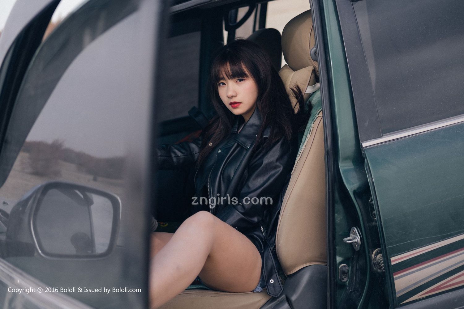 周闻 [Kimoe激萌文化]高清写真图KIM.010 沙漠机车女
