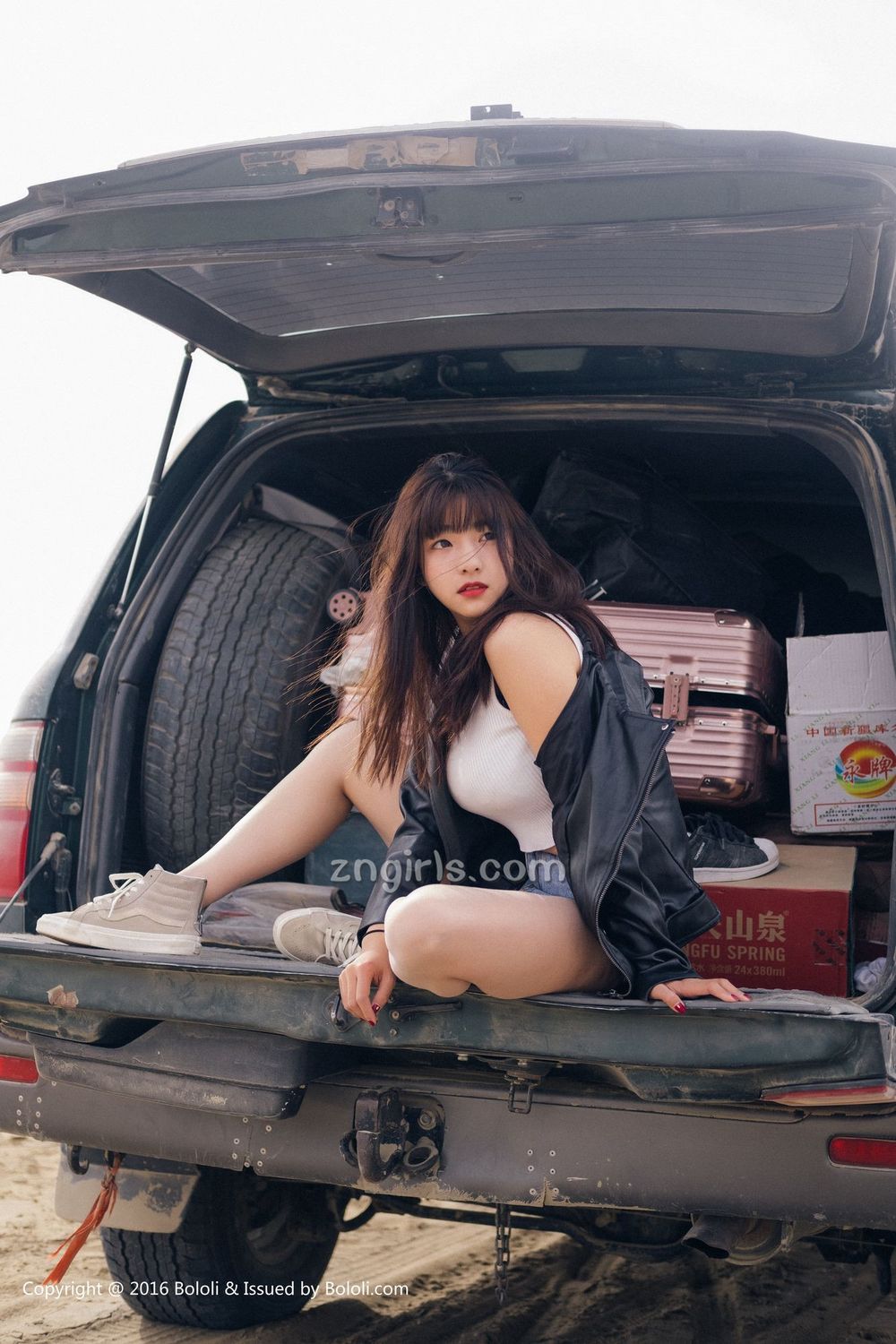 周闻 [Kimoe激萌文化]高清写真图KIM.010 沙漠机车女