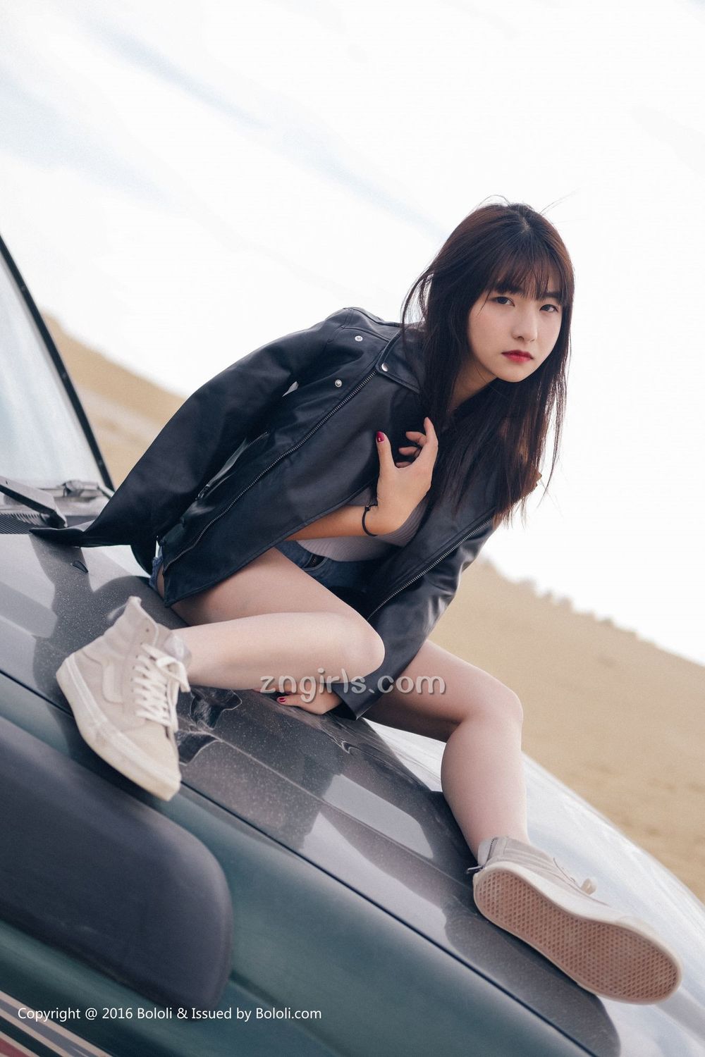 周闻 [Kimoe激萌文化]高清写真图KIM.010 沙漠机车女