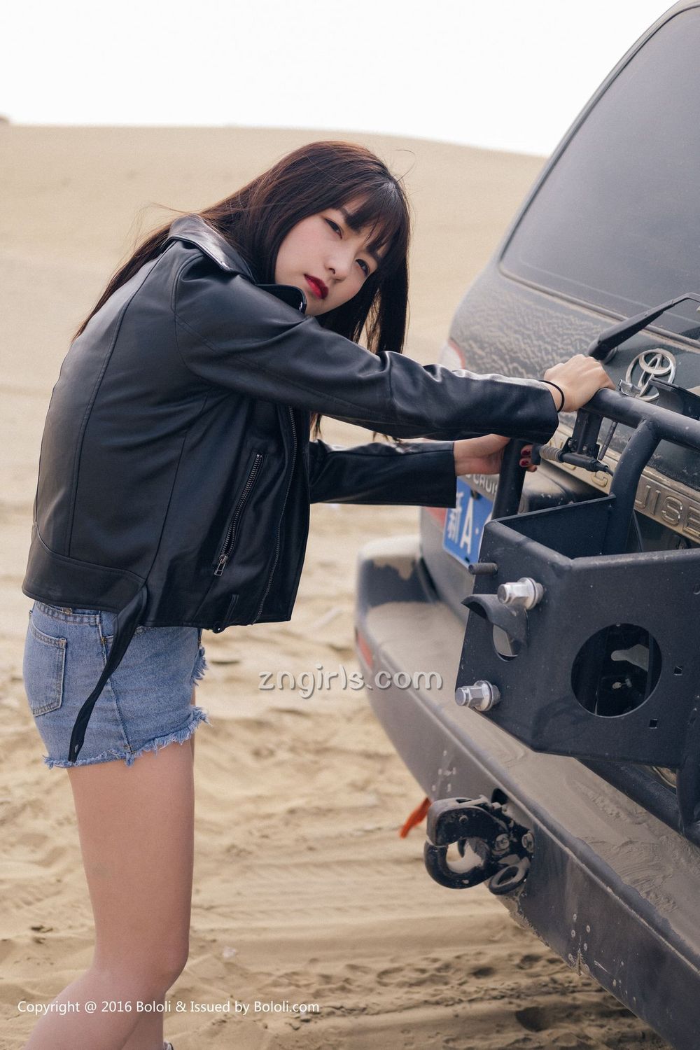 周闻 [Kimoe激萌文化]高清写真图KIM.010 沙漠机车女
