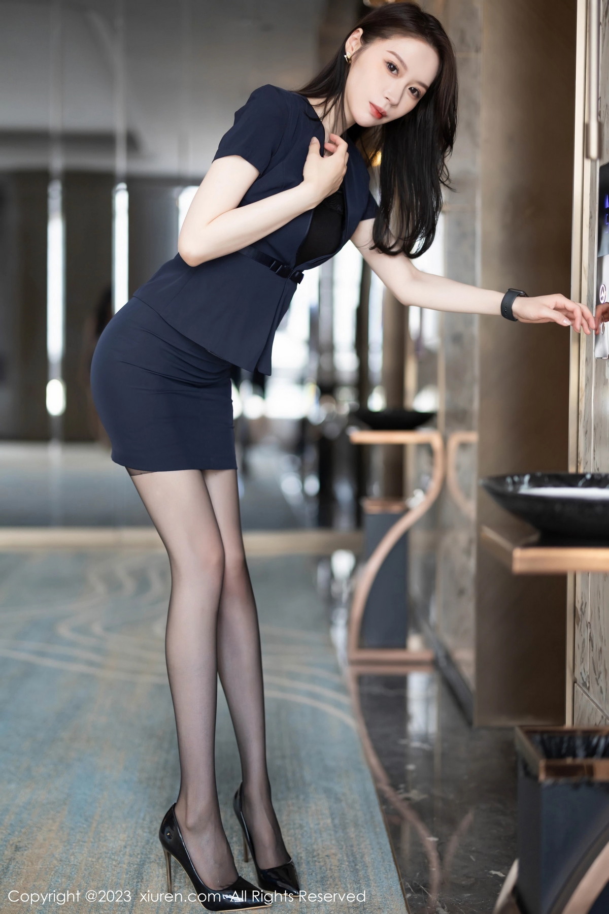 [XiuRen]高清写真图 2023.08.10 No.7212 梦心玥 黑丝美腿