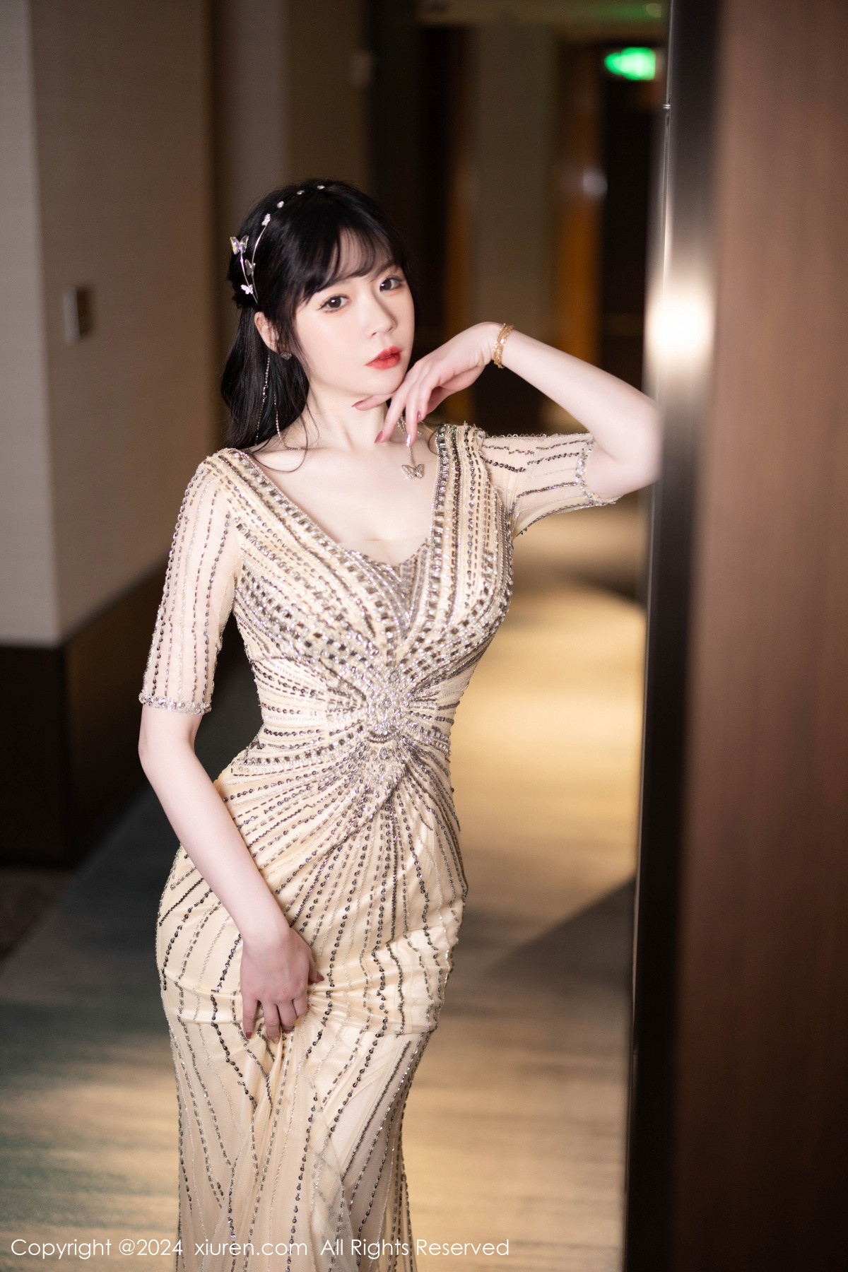 [XiuRen]高清写真图 2024.01.24 No.8014 梦心玥 长裙美腿