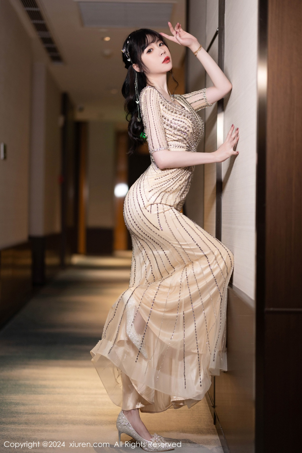 [XiuRen]高清写真图 2024.01.24 No.8014 梦心玥 长裙美腿