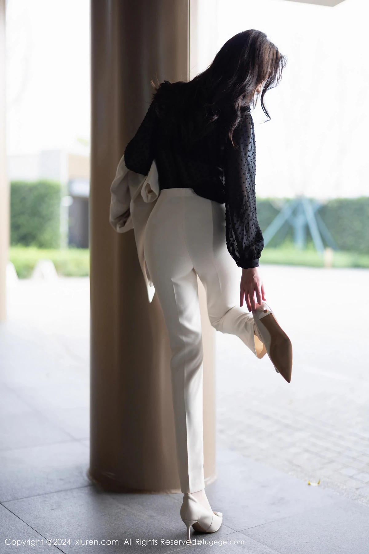 [XiuRen]高清写真图 2024.04.08 No.8354 梦心玥 丝袜美腿