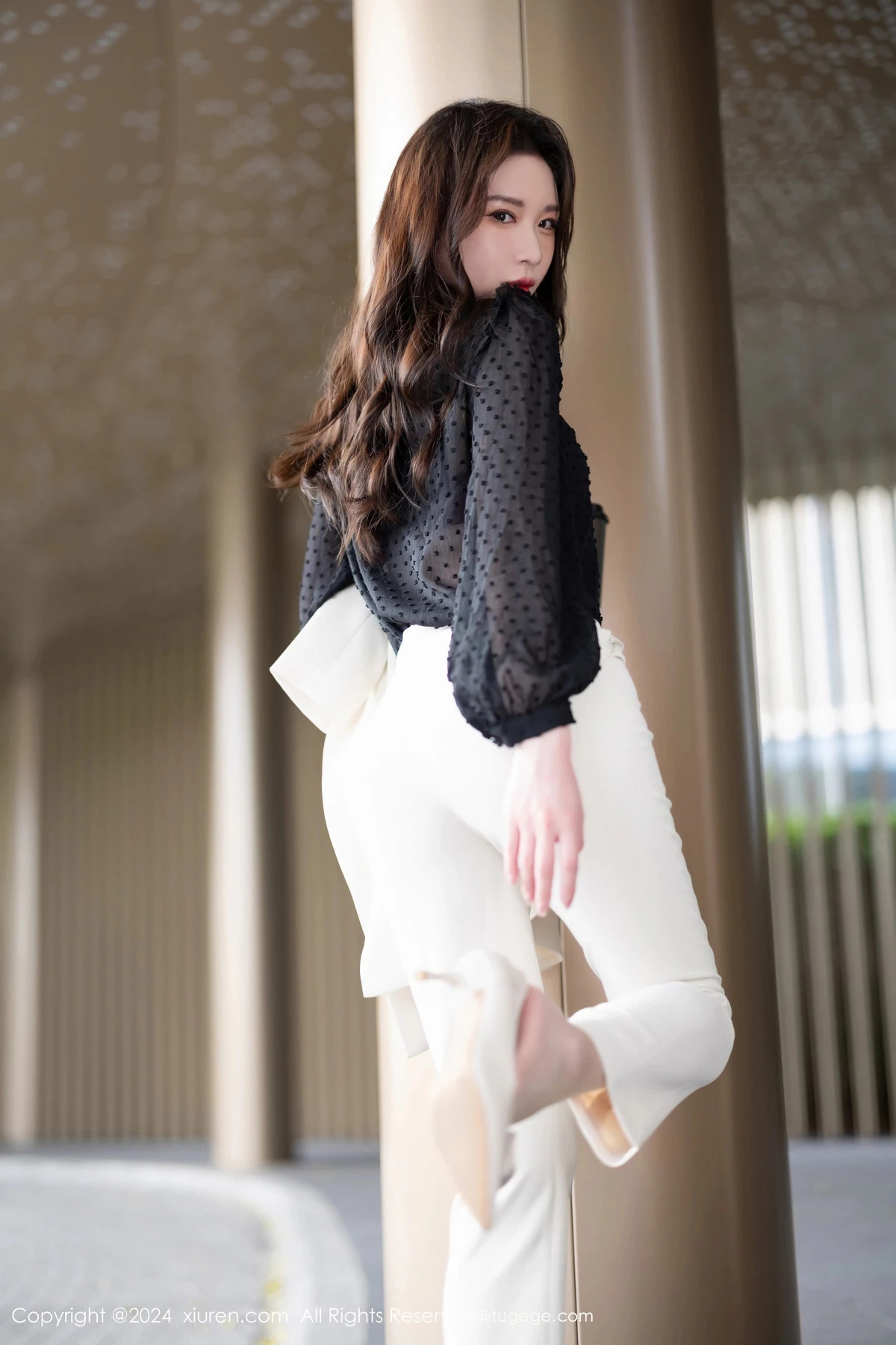 [XiuRen]高清写真图 2024.04.08 No.8354 梦心玥 丝袜美腿