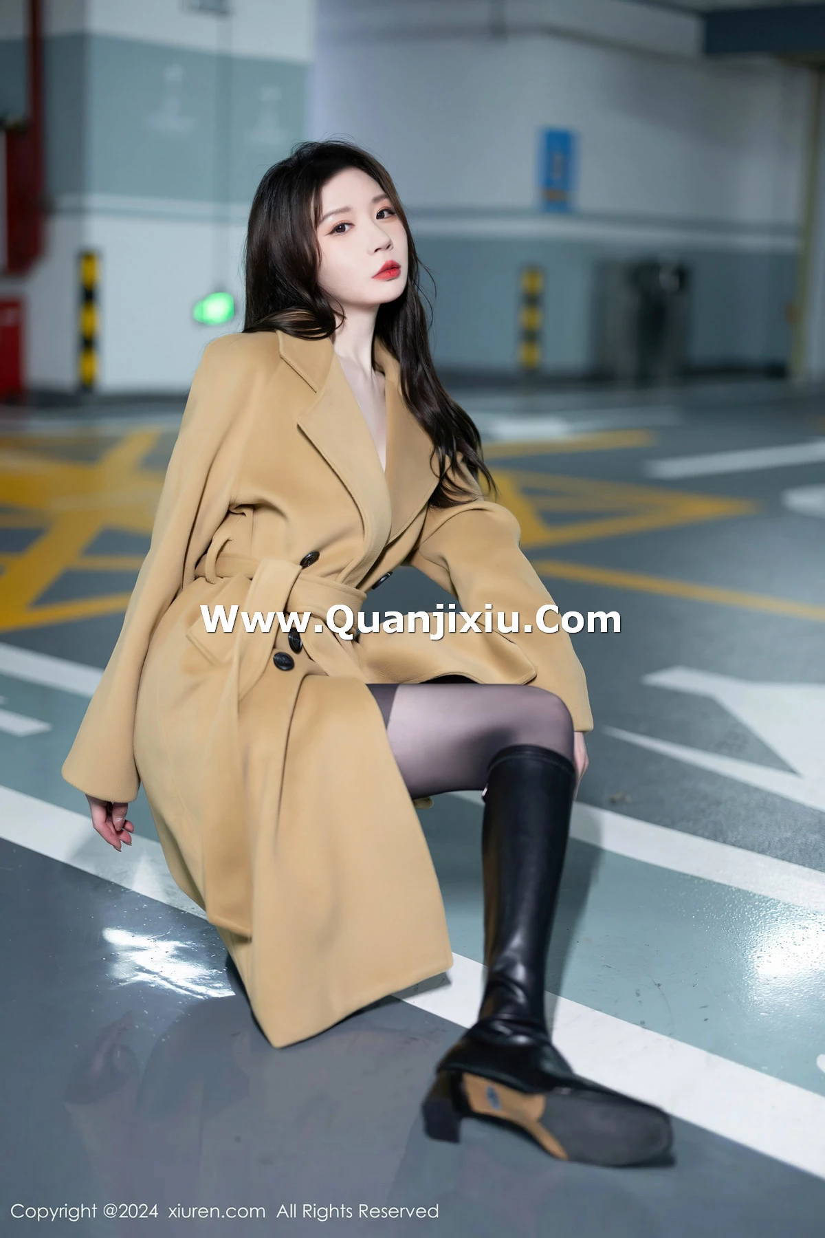 [XiuRen]高清写真图 2024.04.18 No.8414 梦心玥 黑丝美腿