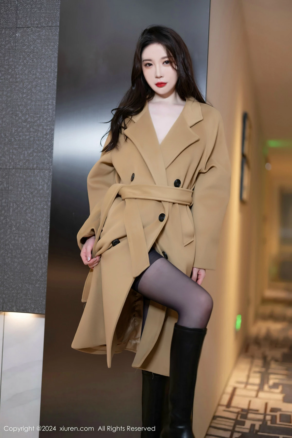 [XiuRen]高清写真图 2024.04.18 No.8414 梦心玥 黑丝美腿