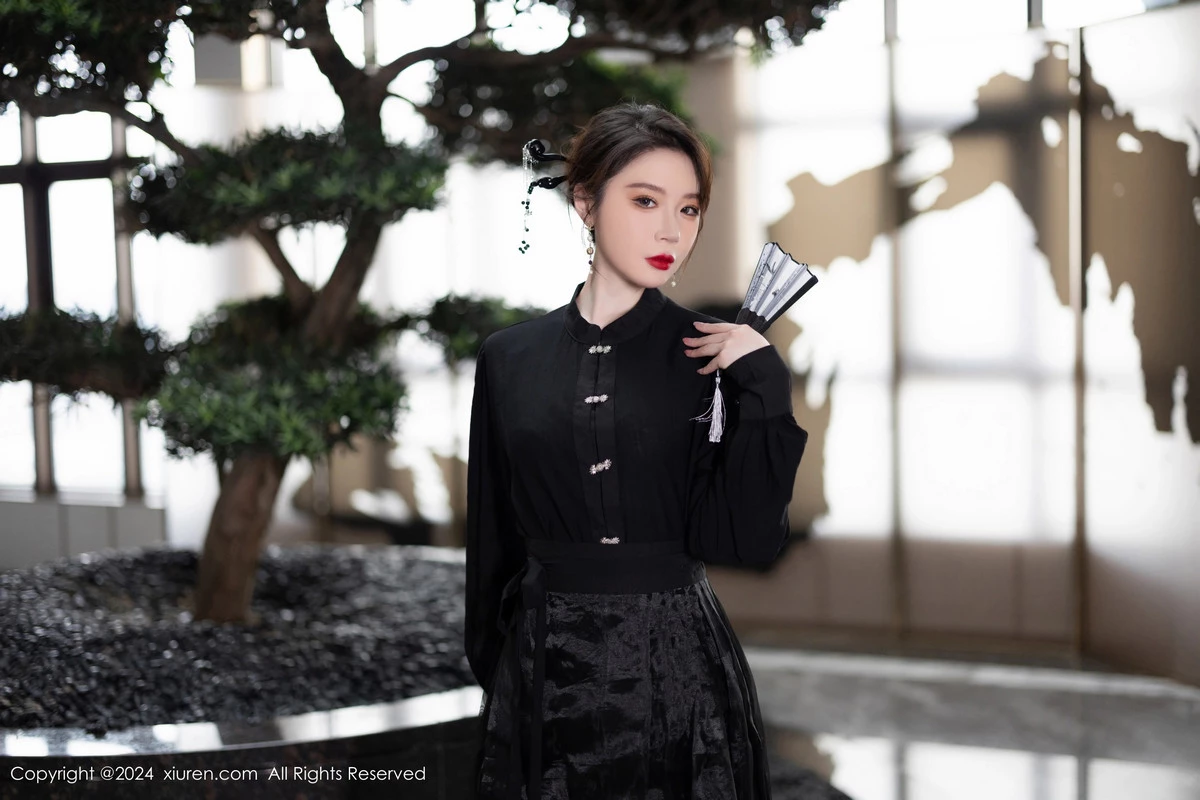 [XiuRen]高清写真图 2024.04.28 No.8465 梦心玥 修长美腿