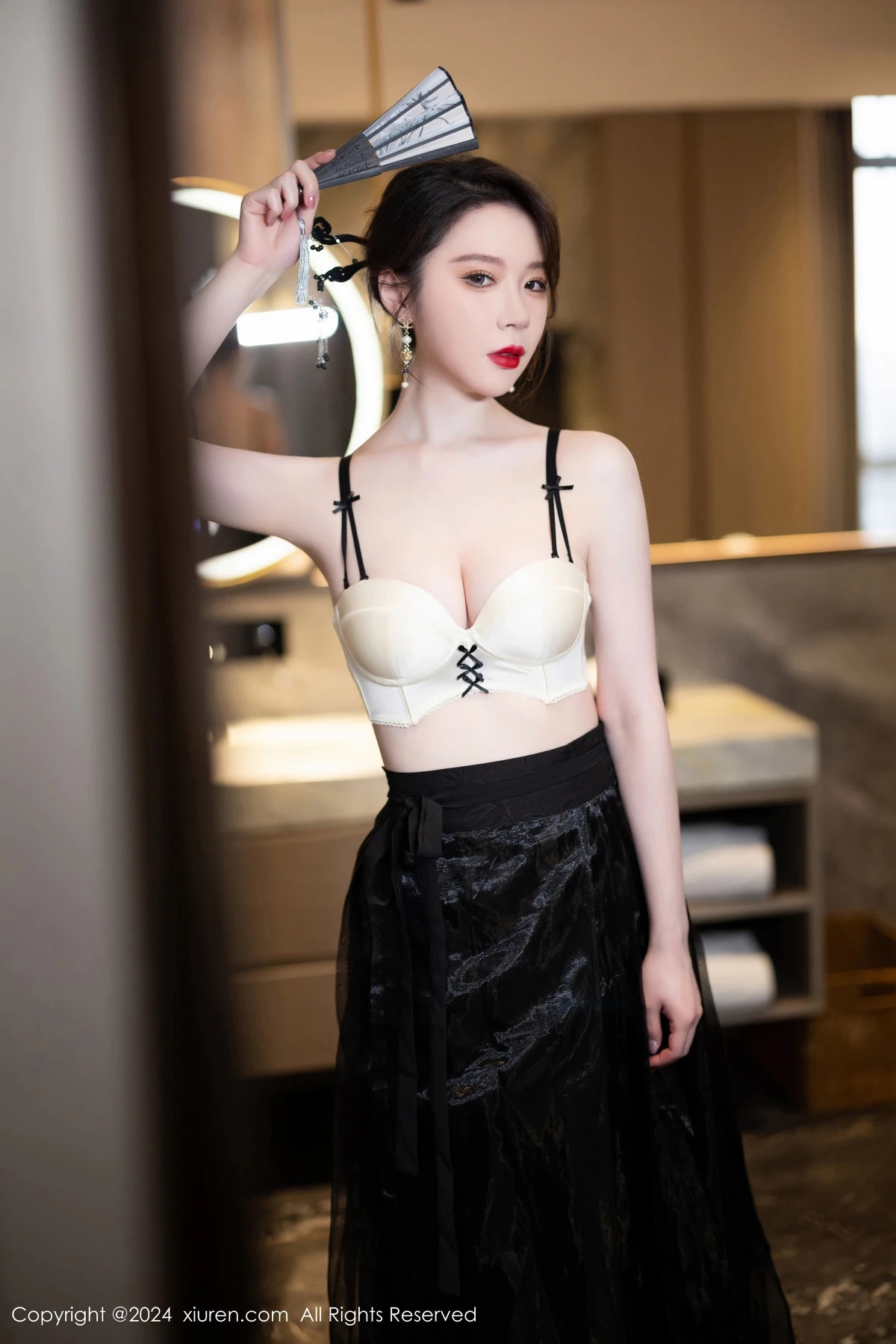 [XiuRen]高清写真图 2024.04.28 No.8465 梦心玥 修长美腿