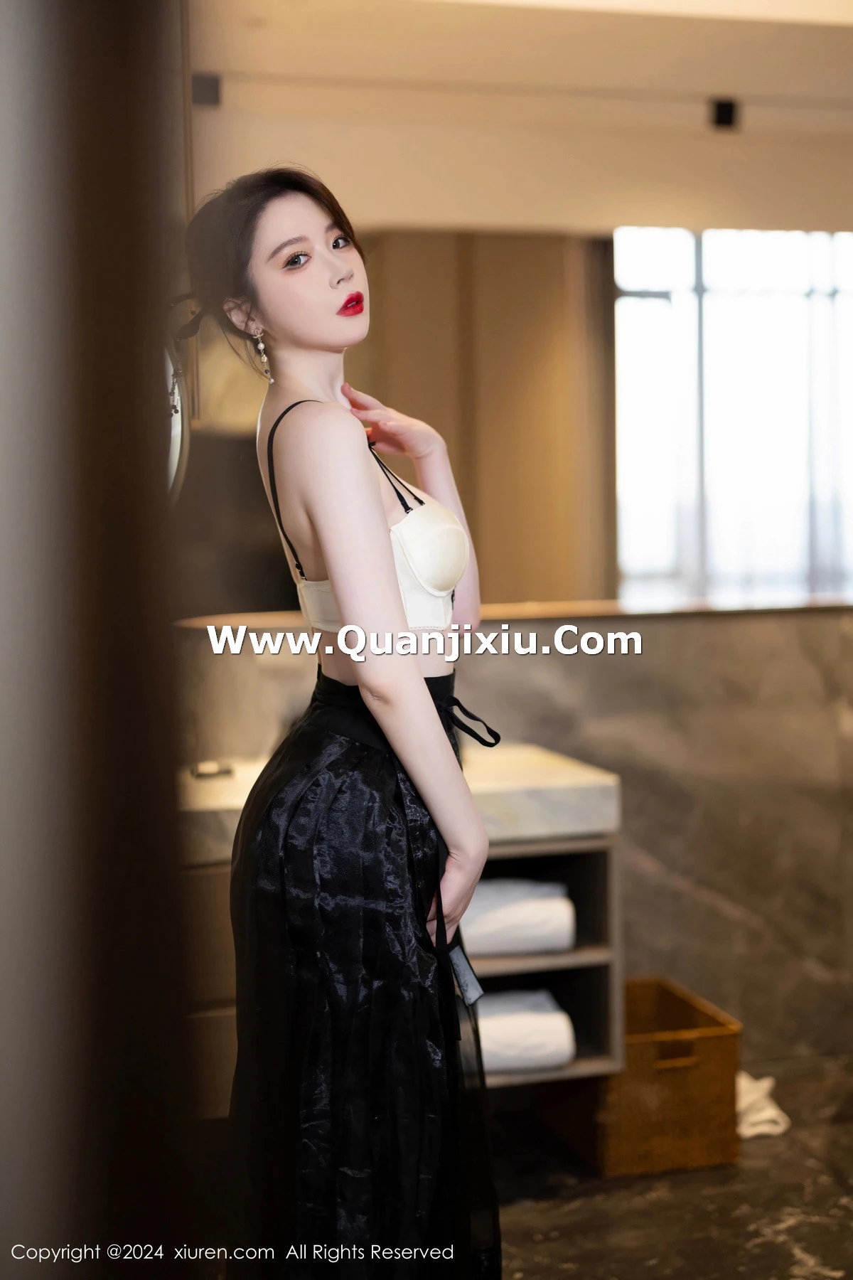 [XiuRen]高清写真图 2024.04.28 No.8465 梦心玥 修长美腿