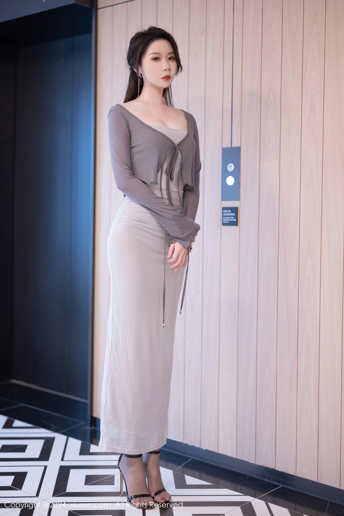 [XiuRen]高清写真图 2024.08.13 No.9007 梦心玥 丝袜美腿