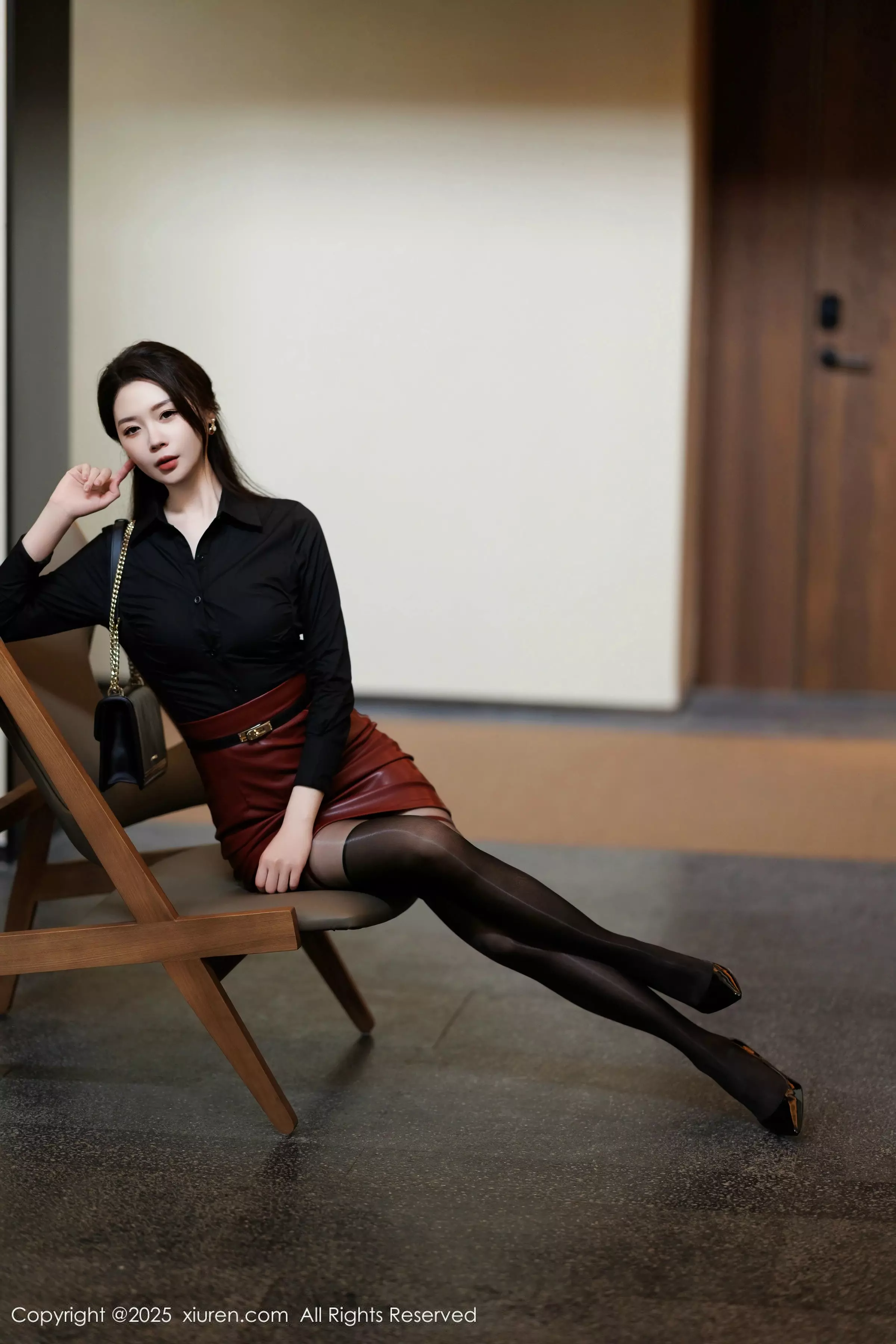 [XiuRen]高清写真图 2025.03.19 No.10039 梦心玥 黑丝美腿
