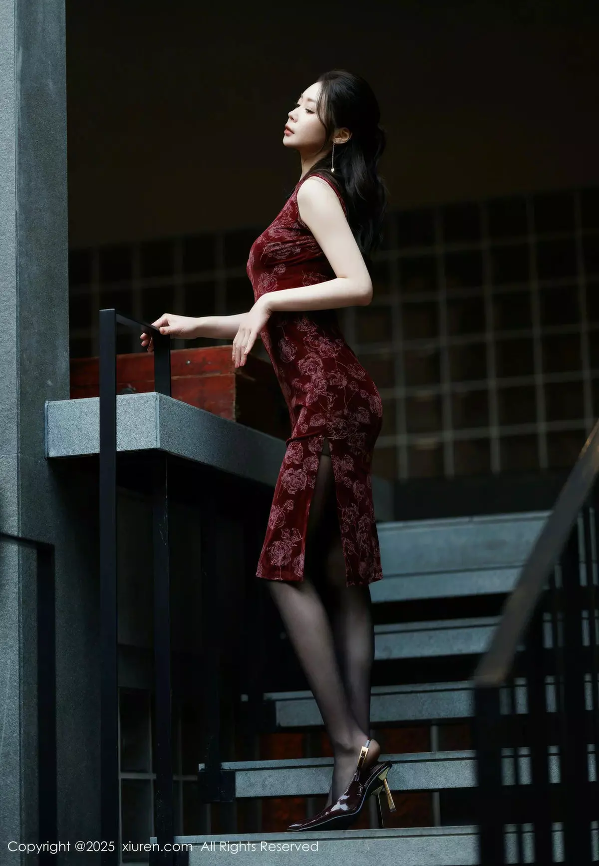 [XiuRen]高清写真图 2025.04.02 No.10106 梦心玥 红色旗袍