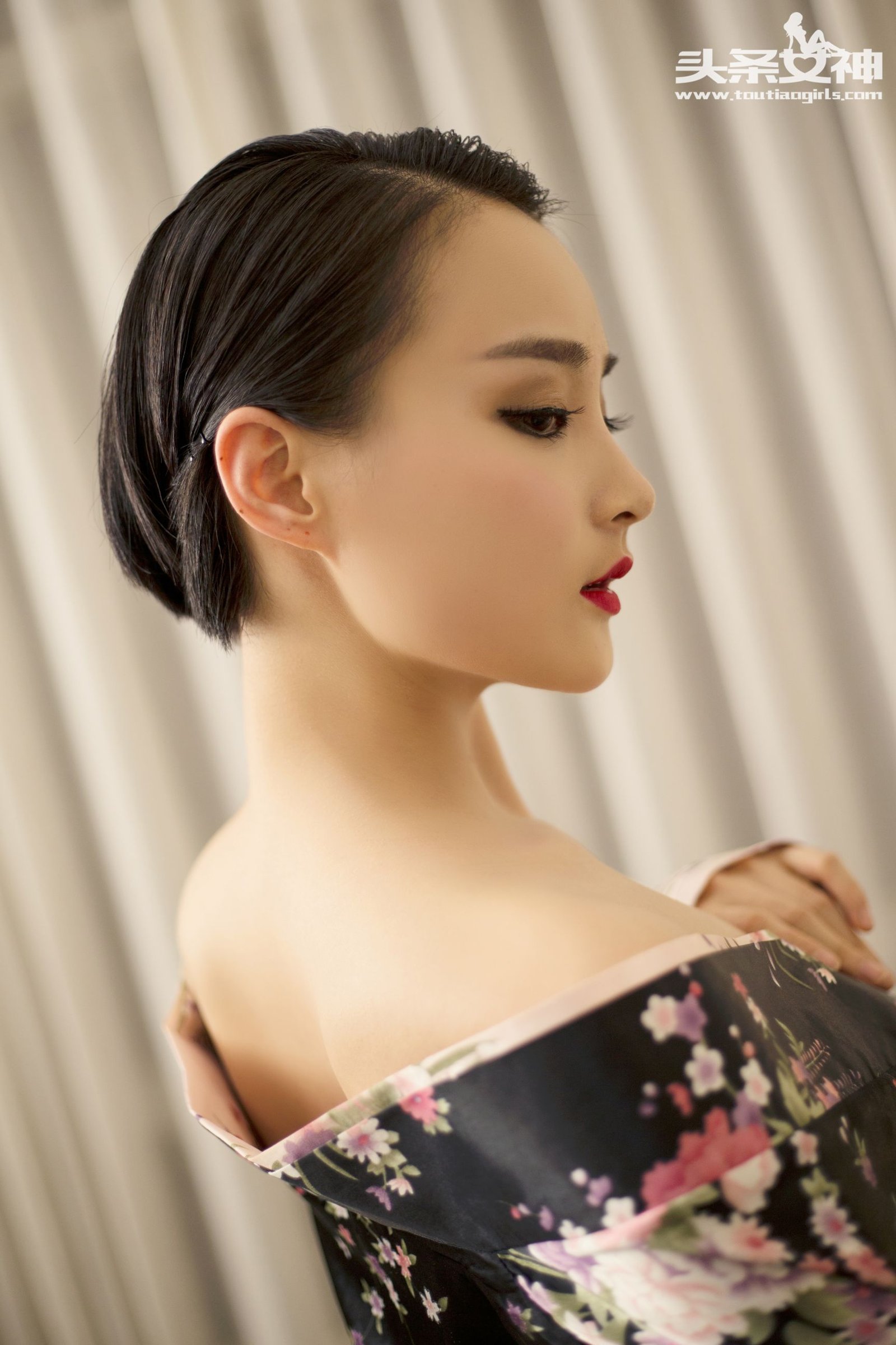 周营营 [TouTiao头条女神]高清写真图2016-06-10 再见小姨多鹤