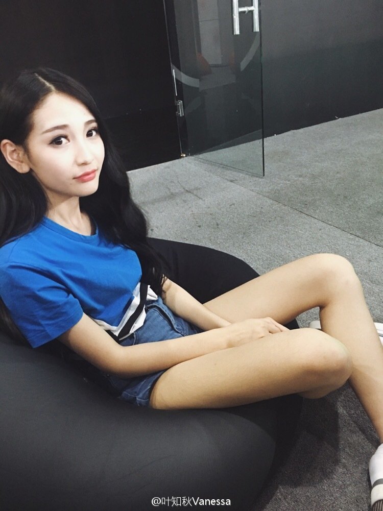 叶知秋 很有诗意的大美女私房图