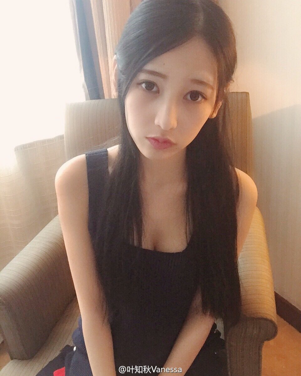 叶知秋 很有诗意的大美女私房图