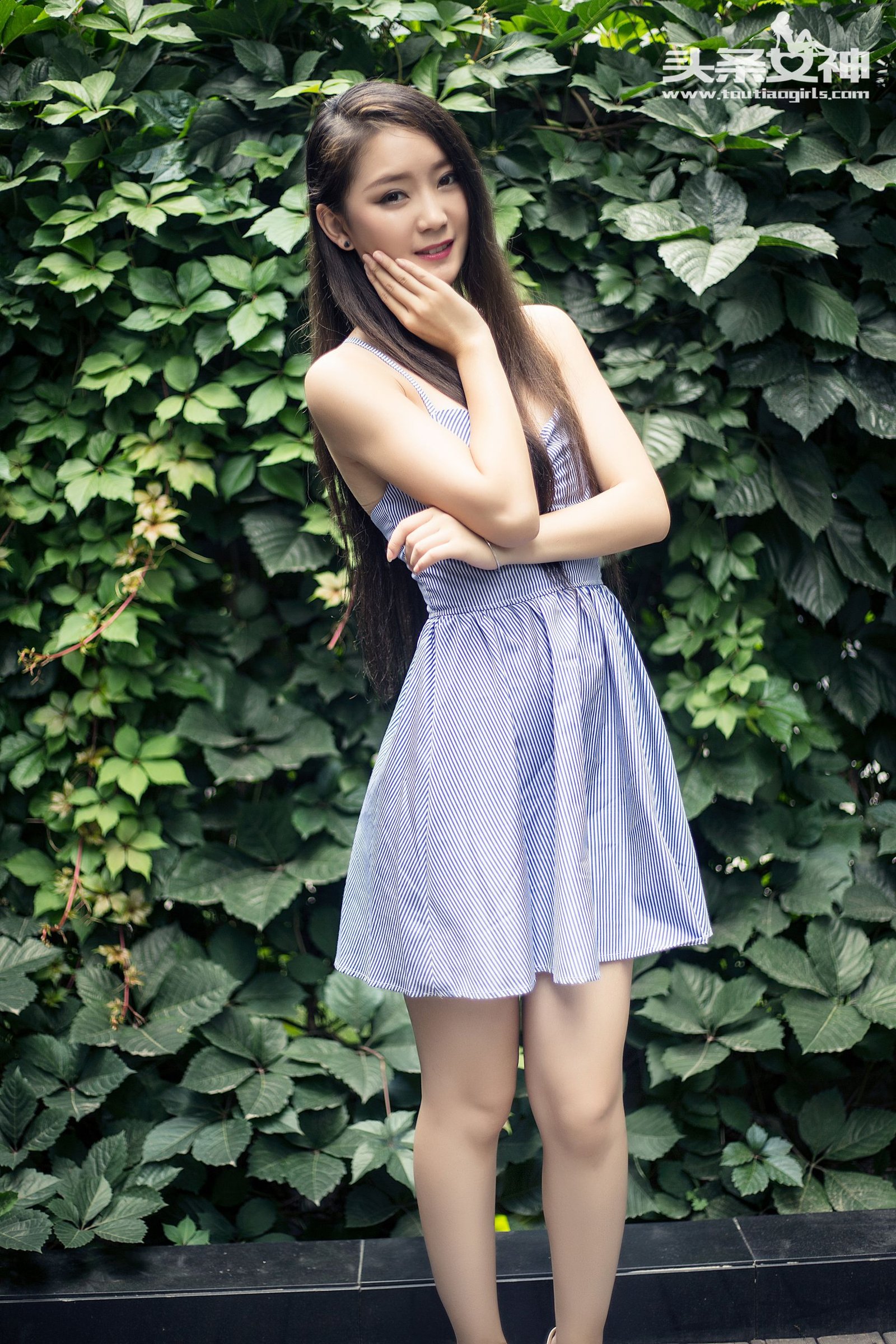 小雅 [TouTiao头条女神]高清写真图2016-08-10 悦动蓝精灵