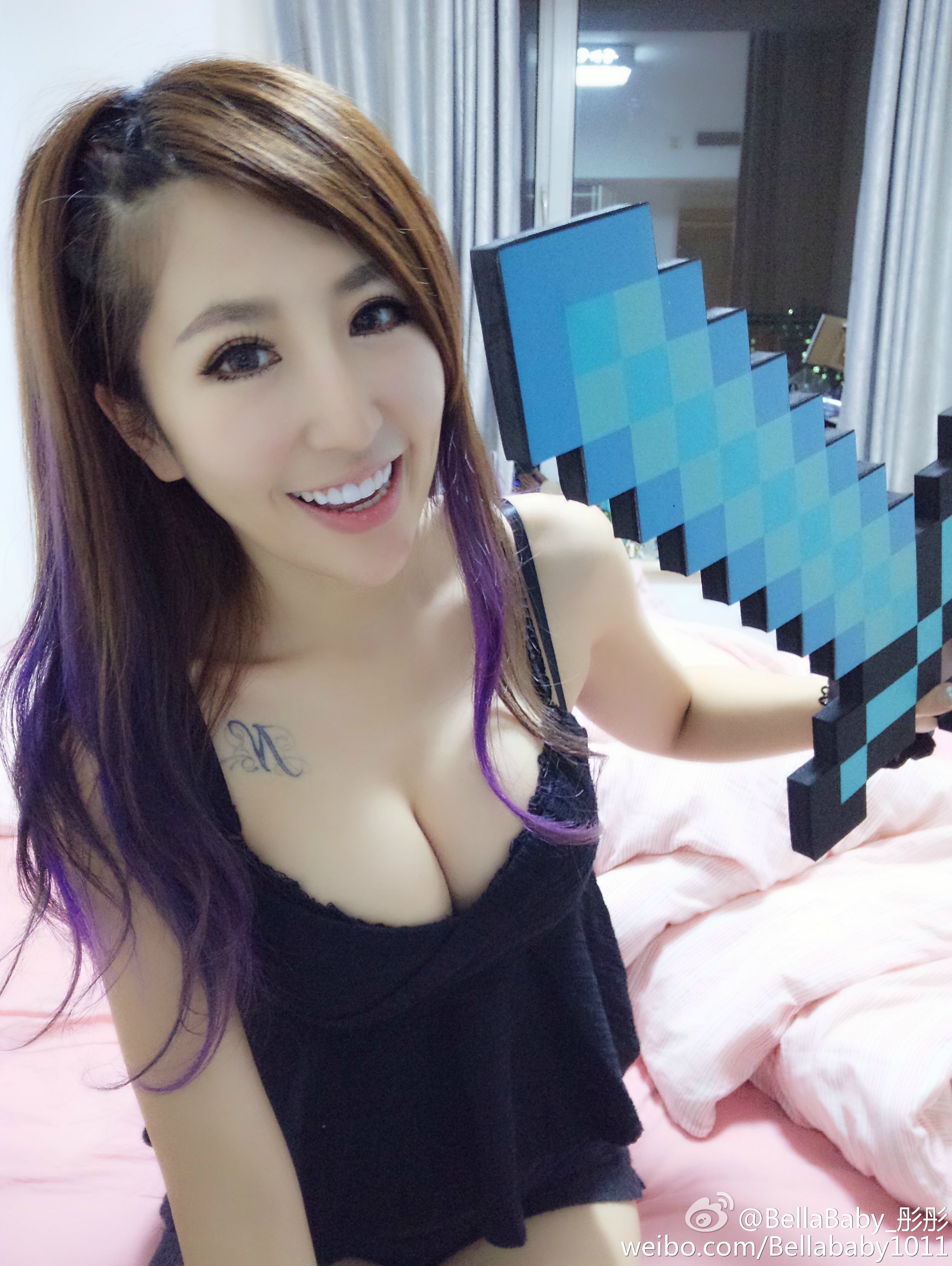 Bella彤彤 台湾人气电竞主播美乳私房照诱惑写真图