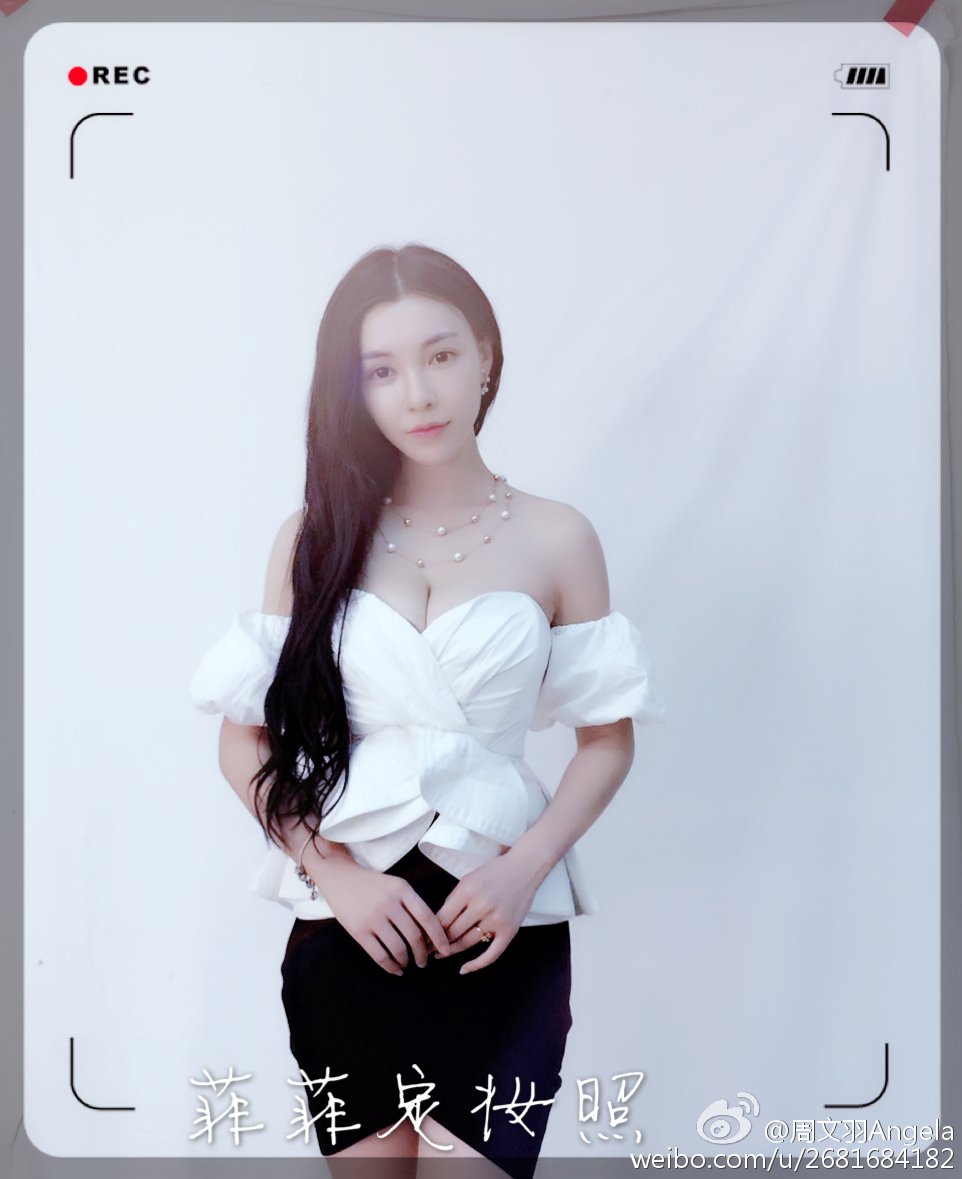 周文羽Angela 童颜巨乳好身材私房美图