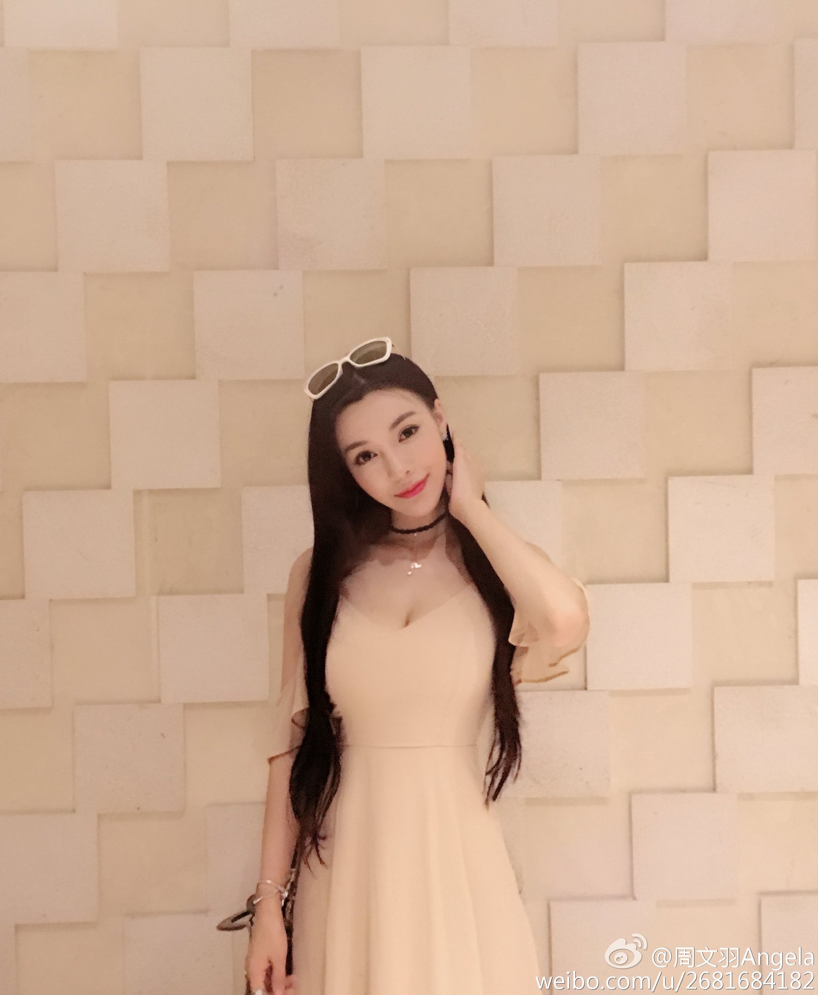 周文羽Angela 童颜巨乳好身材私房美图
