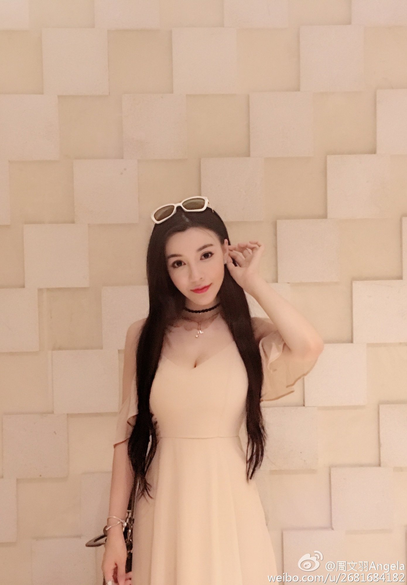 周文羽Angela 童颜巨乳好身材私房美图