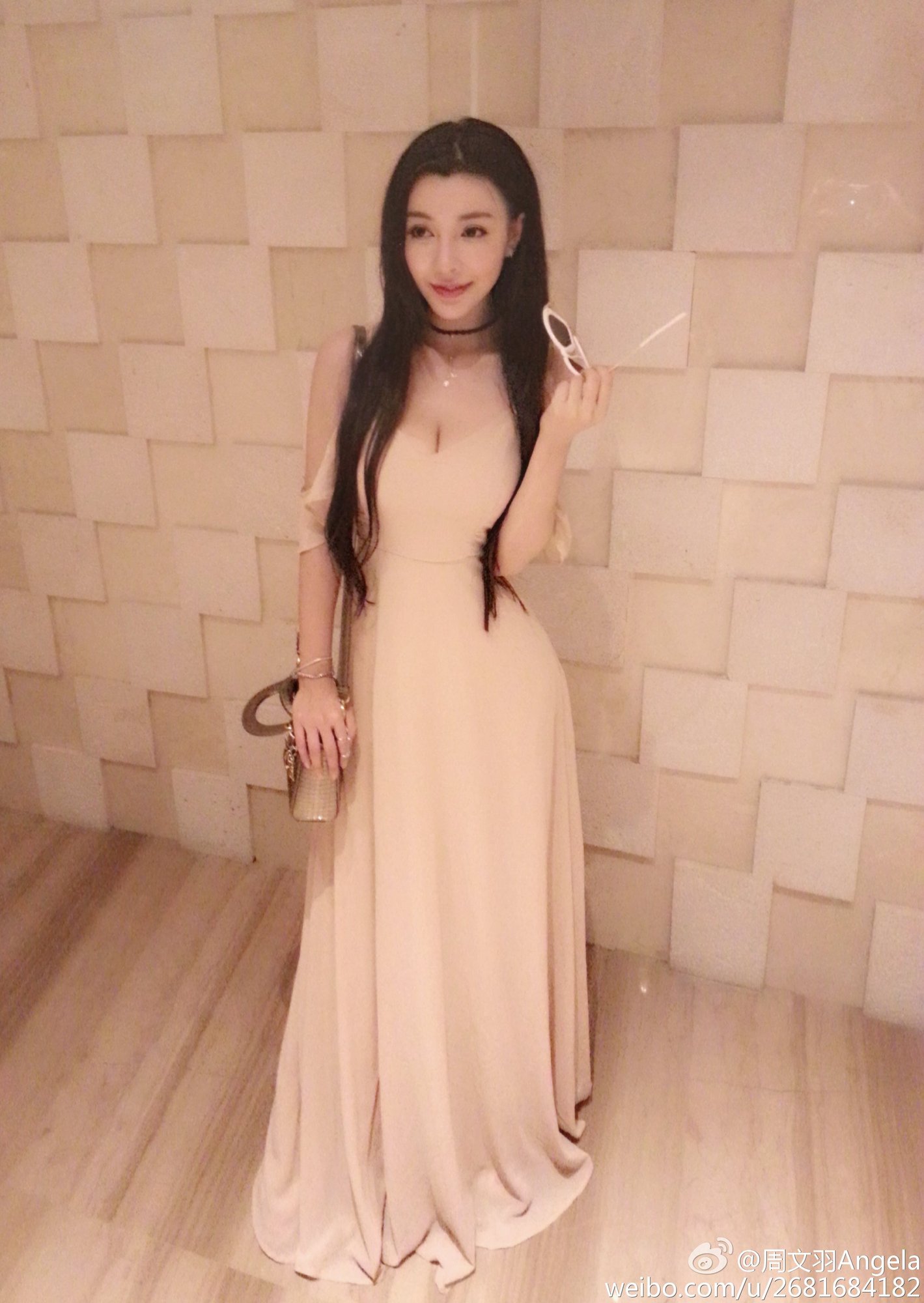 周文羽Angela 童颜巨乳好身材私房美图