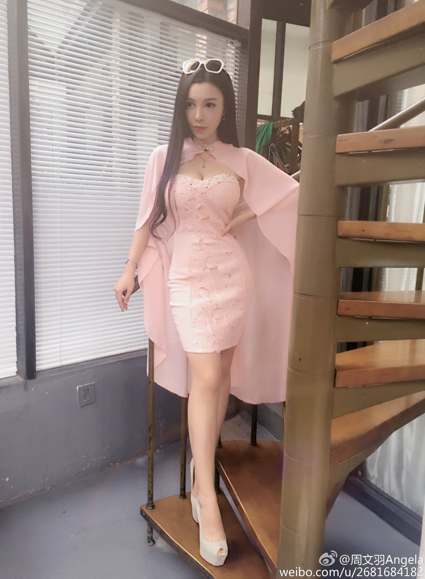 周文羽Angela 童颜巨乳好身材私房美图