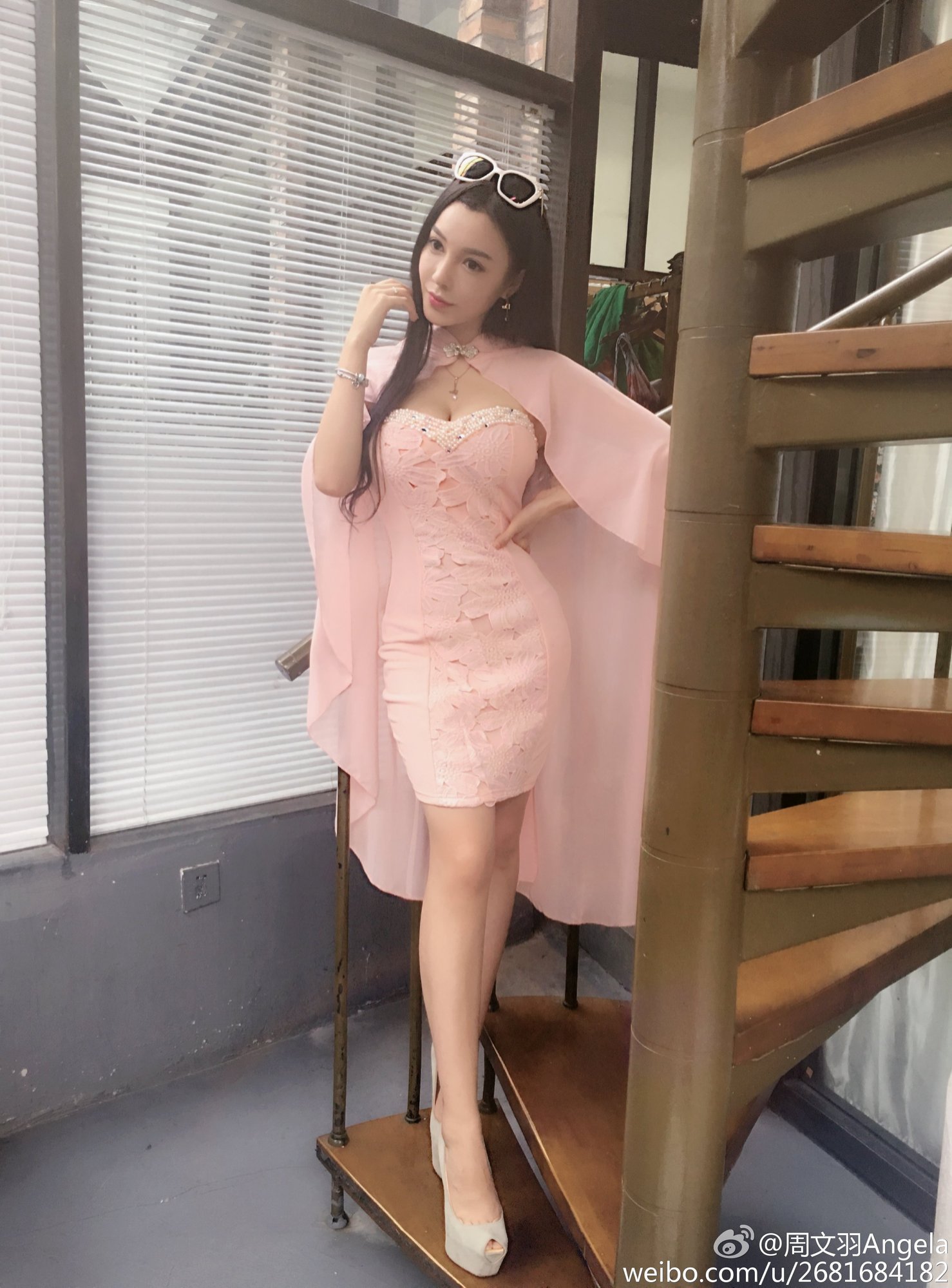 周文羽Angela 童颜巨乳好身材私房美图