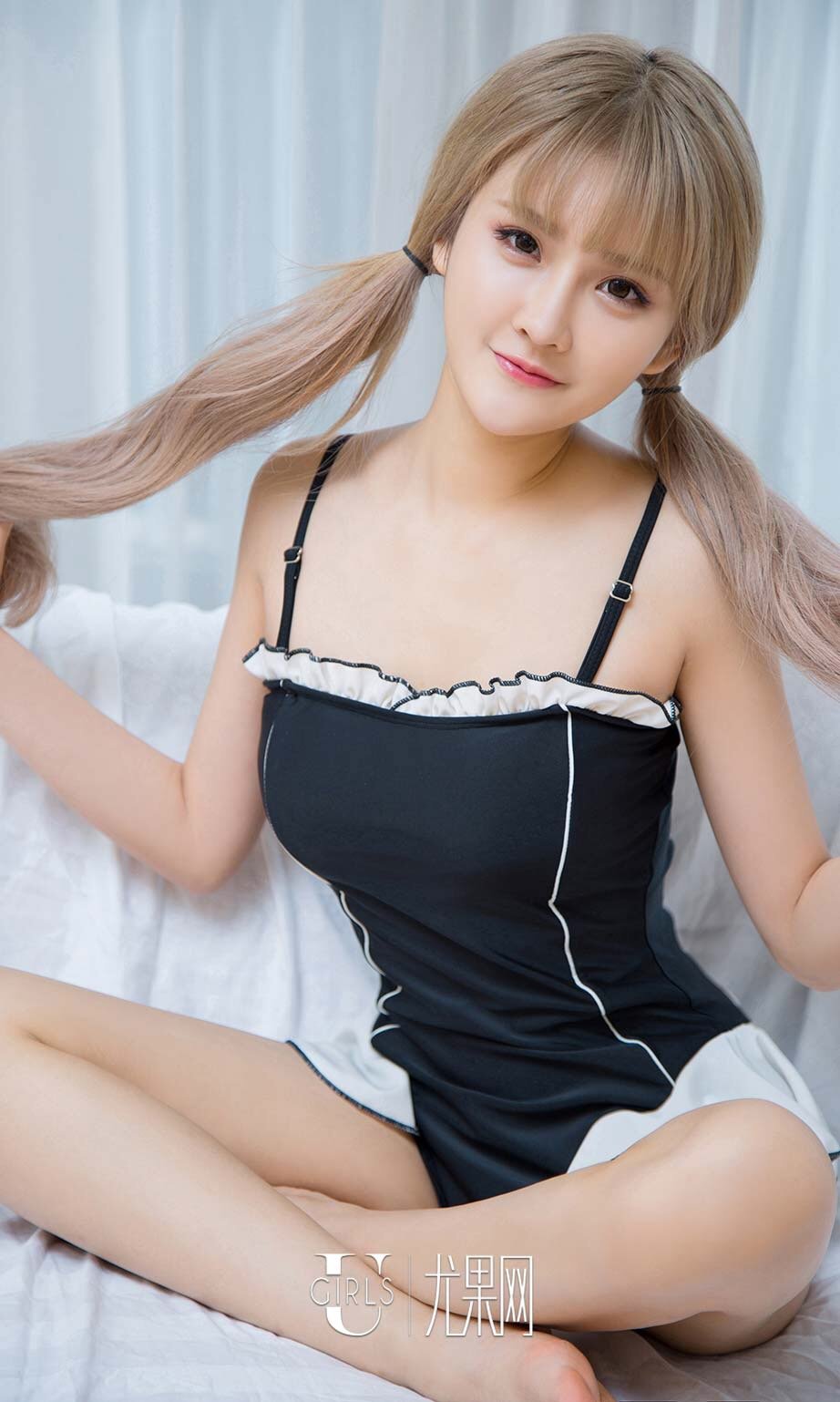 依依 [爱尤物]高清写真图VOL.483 依依不舍