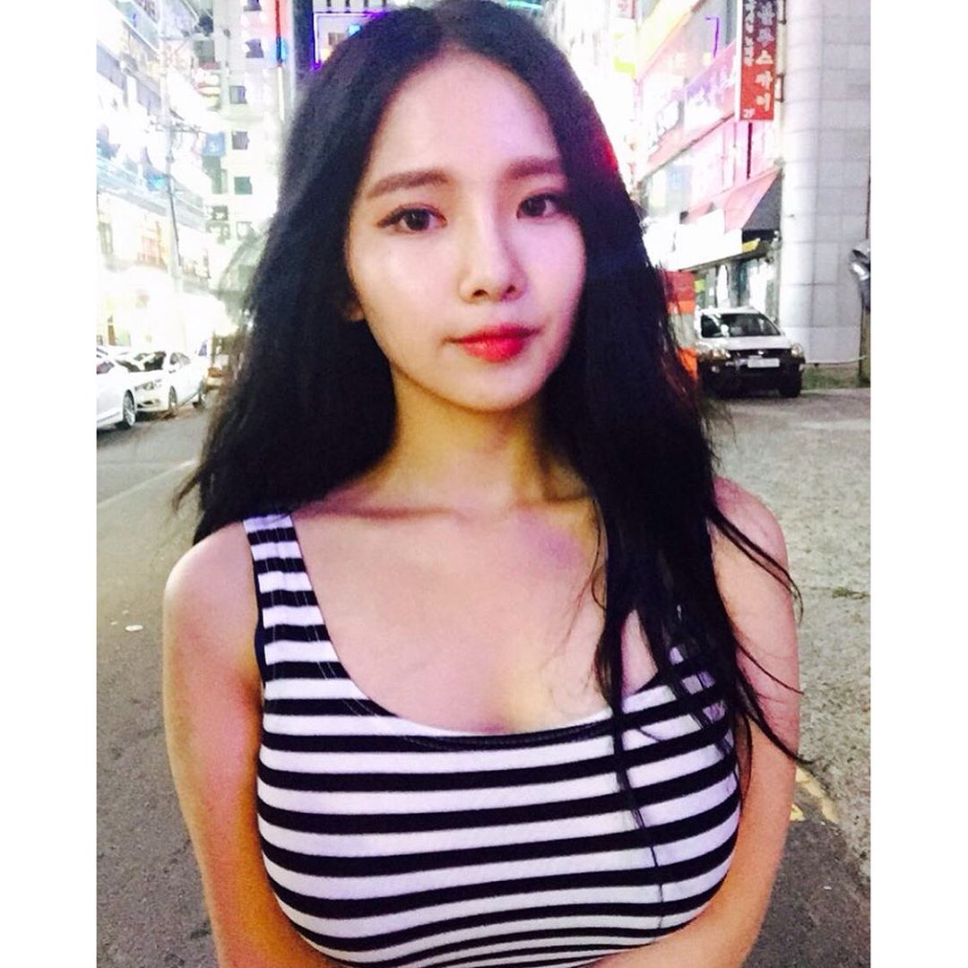 jeee622 不科学的超胸韩妹私房照诱惑写真图