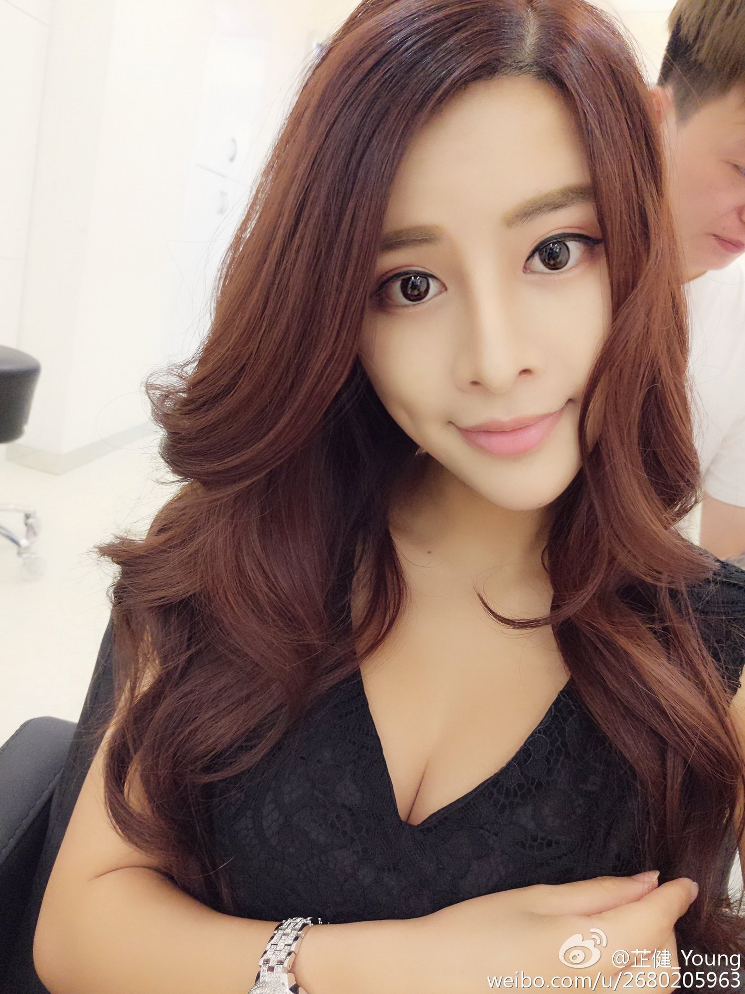 芷健Young 艳丽赛车女郎美照