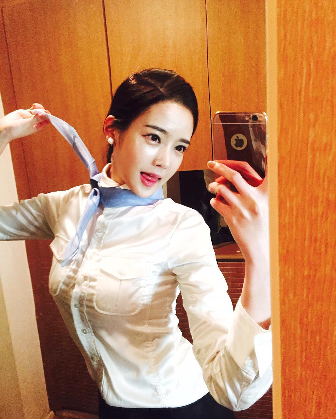 윤혜주 小隻马露出深沟雪白超诱人