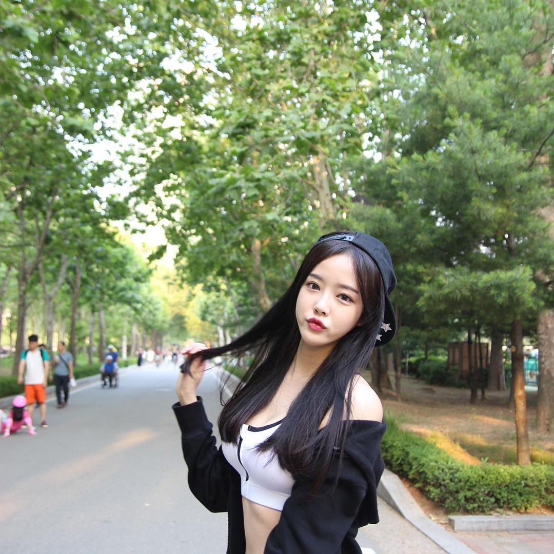 윤혜주 小隻马露出深沟雪白超诱人