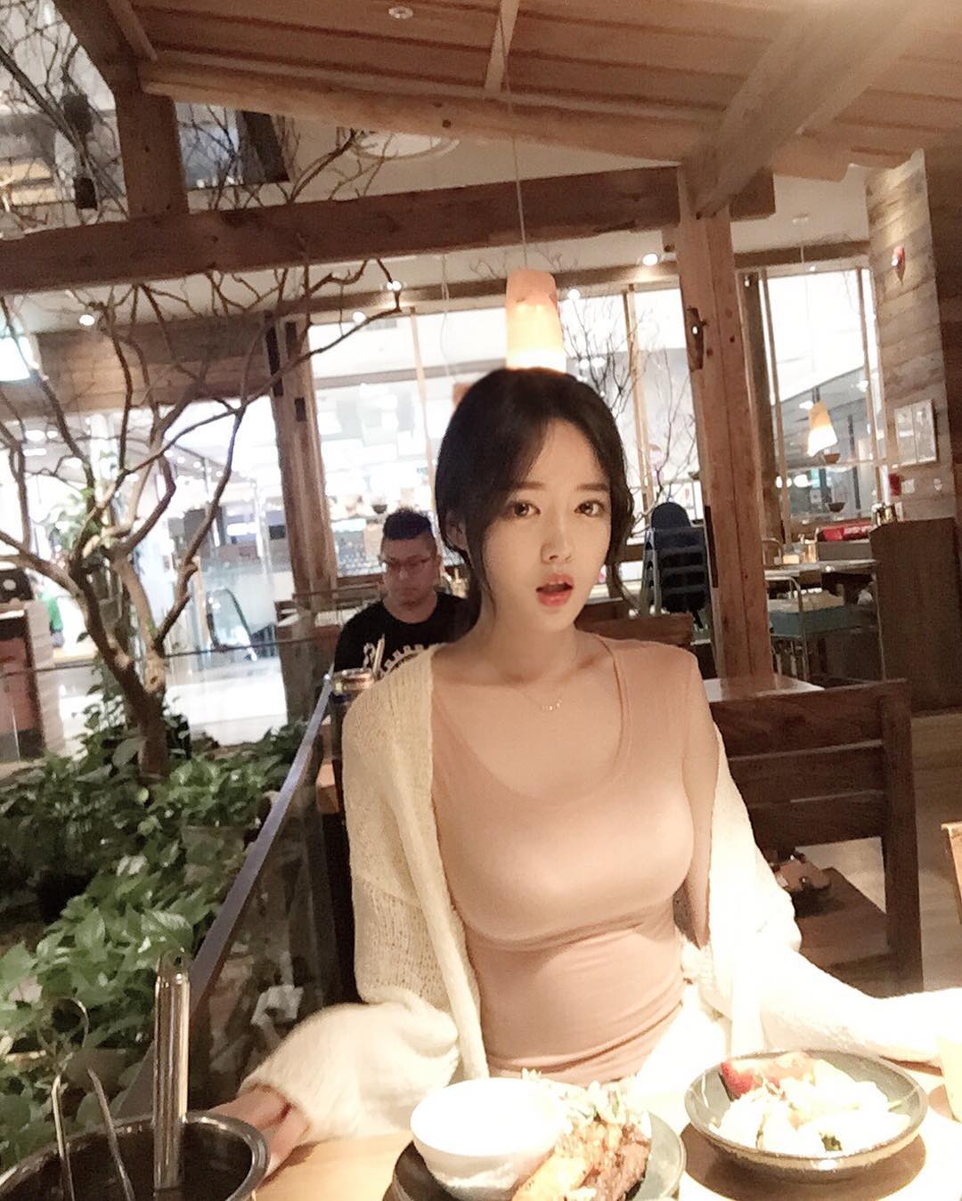 윤혜주 小隻马露出深沟雪白超诱人