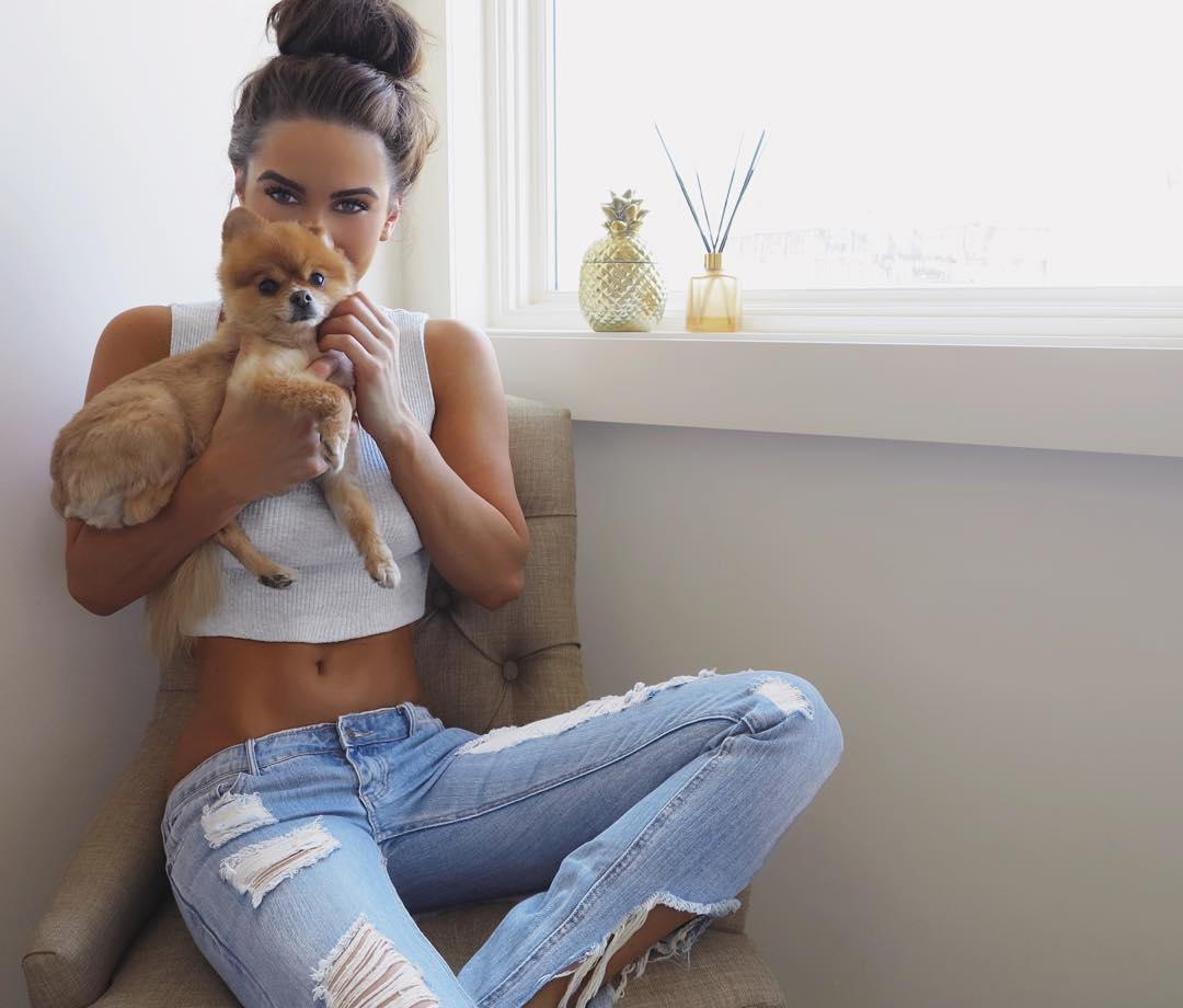 Ellie Gonsalves- 澳大利亚辣模性感写真