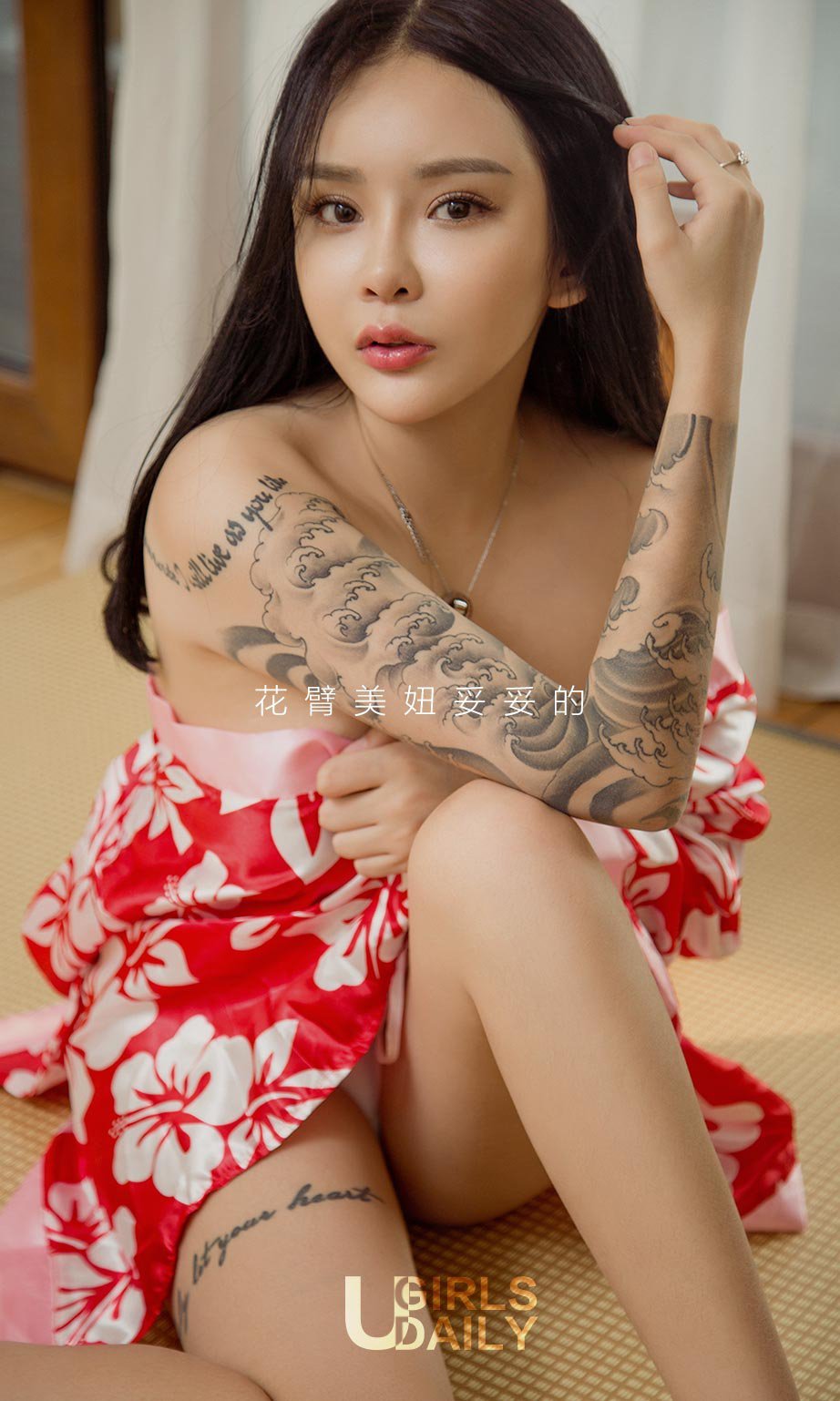 妥妥- [尤果圈爱尤物]高清写真图 VOL.662 花臂警花