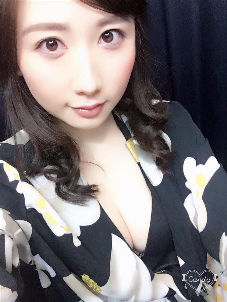 仓咲奈央- 17代超短裙警察女子组合成员