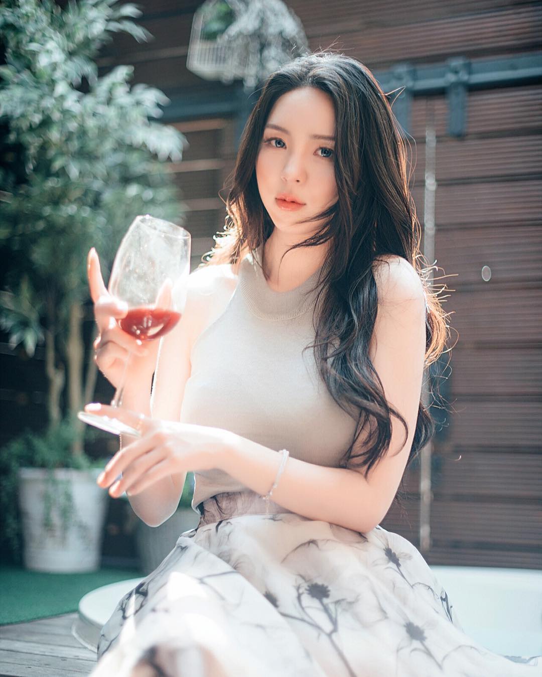 갓페로- 白皙牛奶妹气质满点身材超犯规