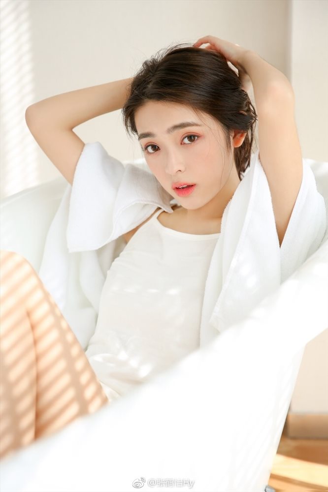 张鹤怡- 中央美院校花私房照