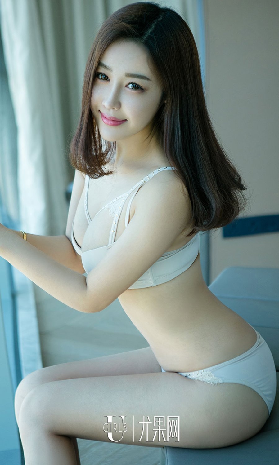 汤伊浅- [尤果圈爱尤物]高清写真图 VOL.712 衣浅