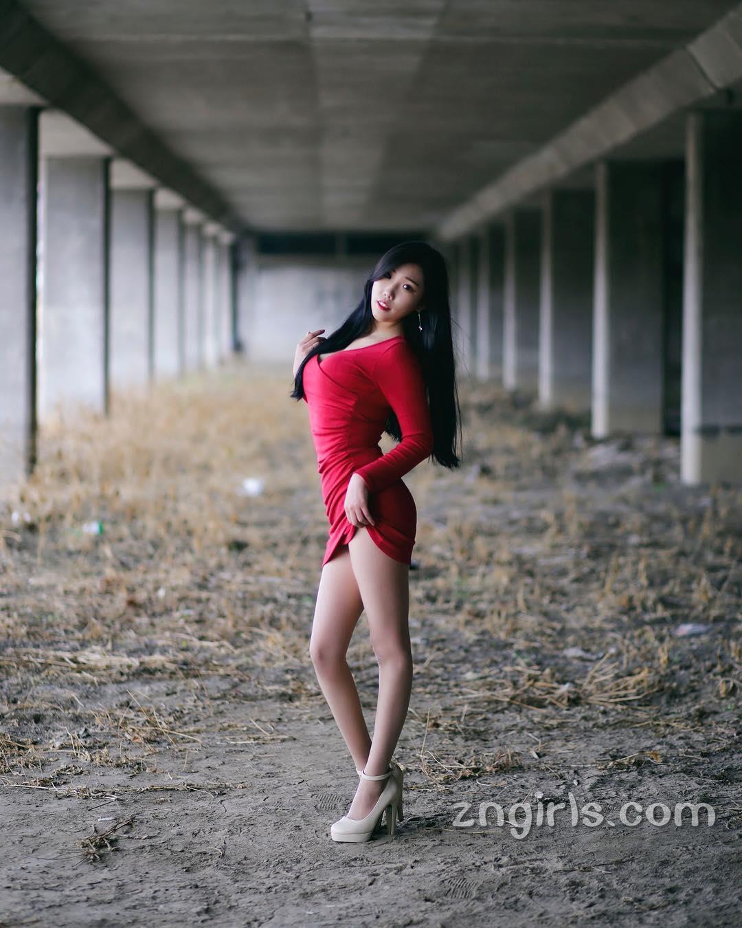 韩国美女조달쏭 街头性感写真美图