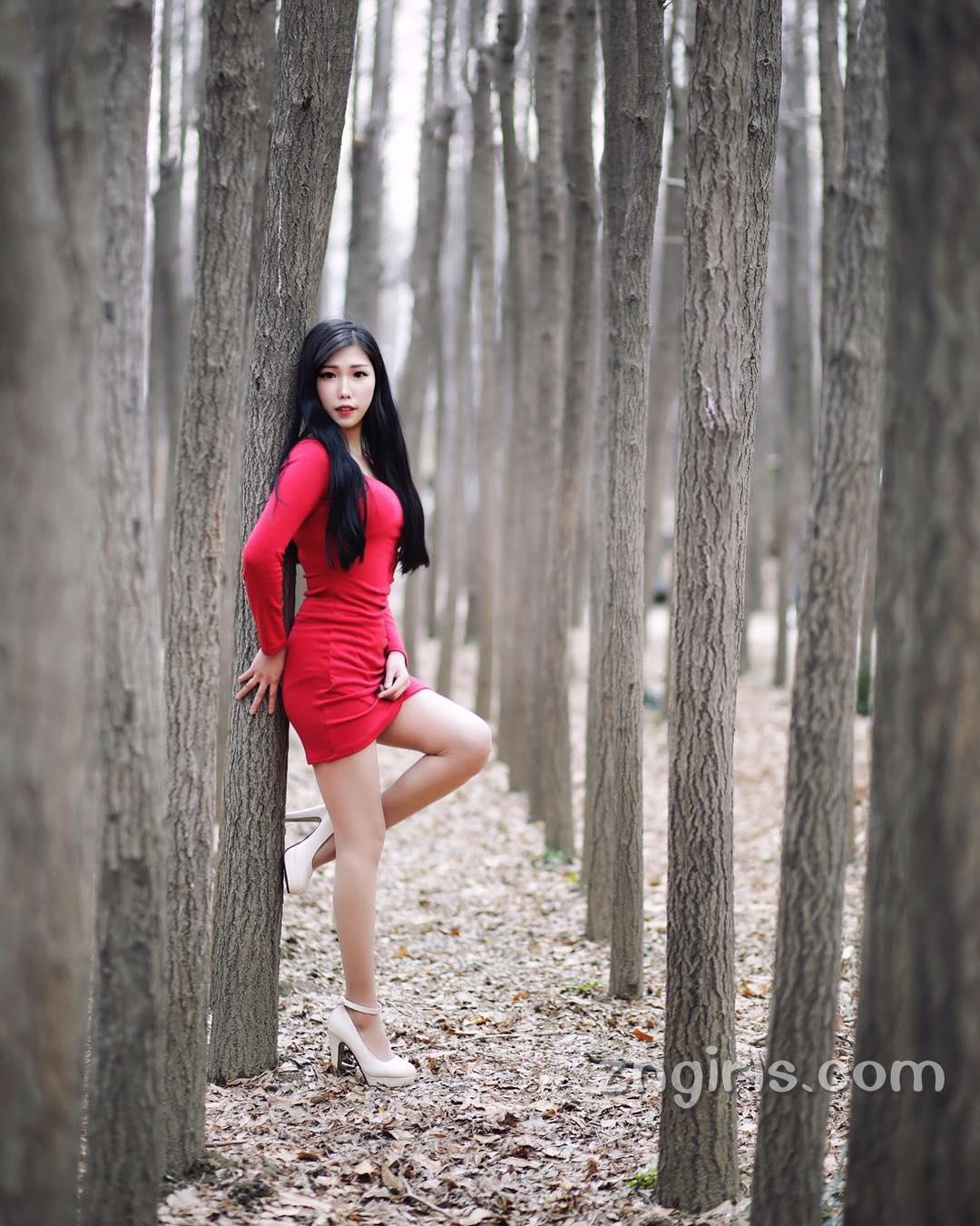 韩国美女조달쏭 街头性感写真美图